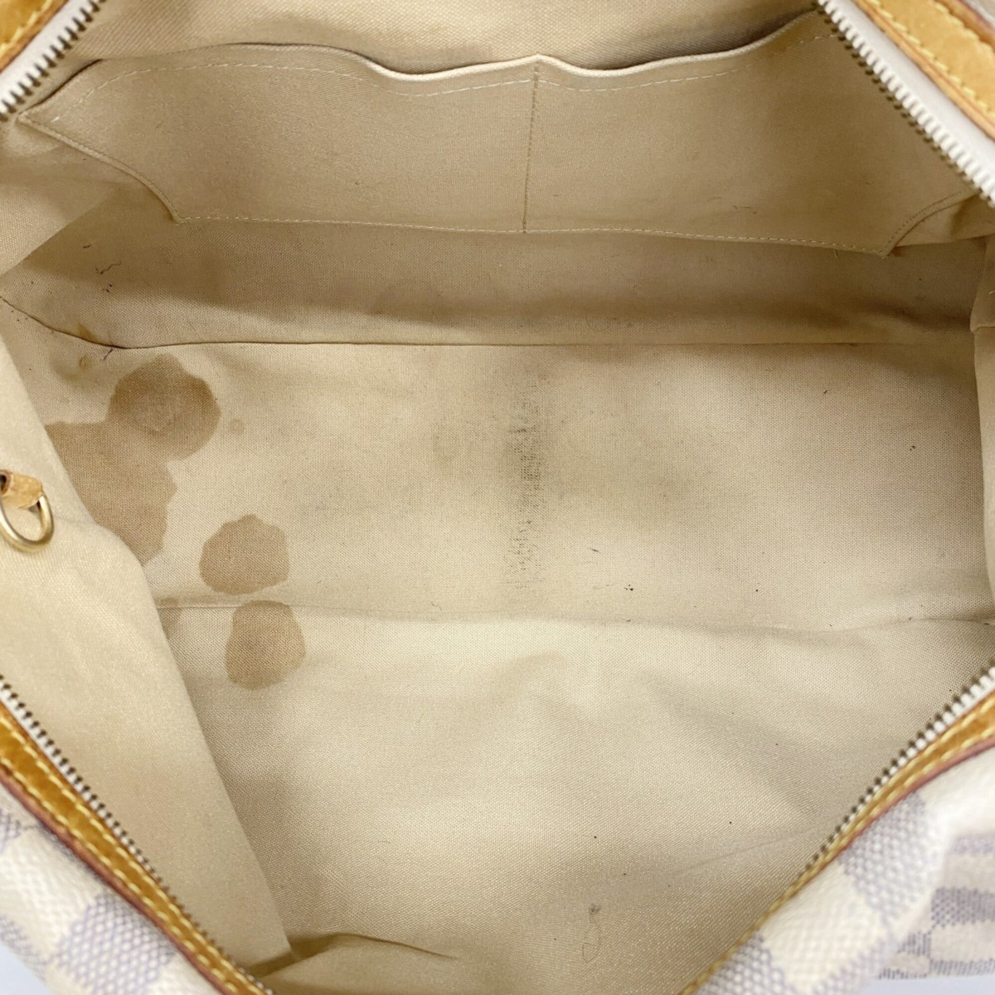 Louis Vuitton White Shoulder Bag (Pre-Owned)