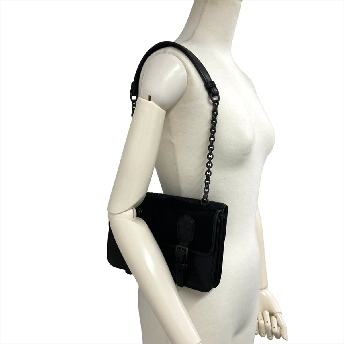 Bottega Veneta Intrecciato Black Leather Shoulder Bag (Pre-Owned)