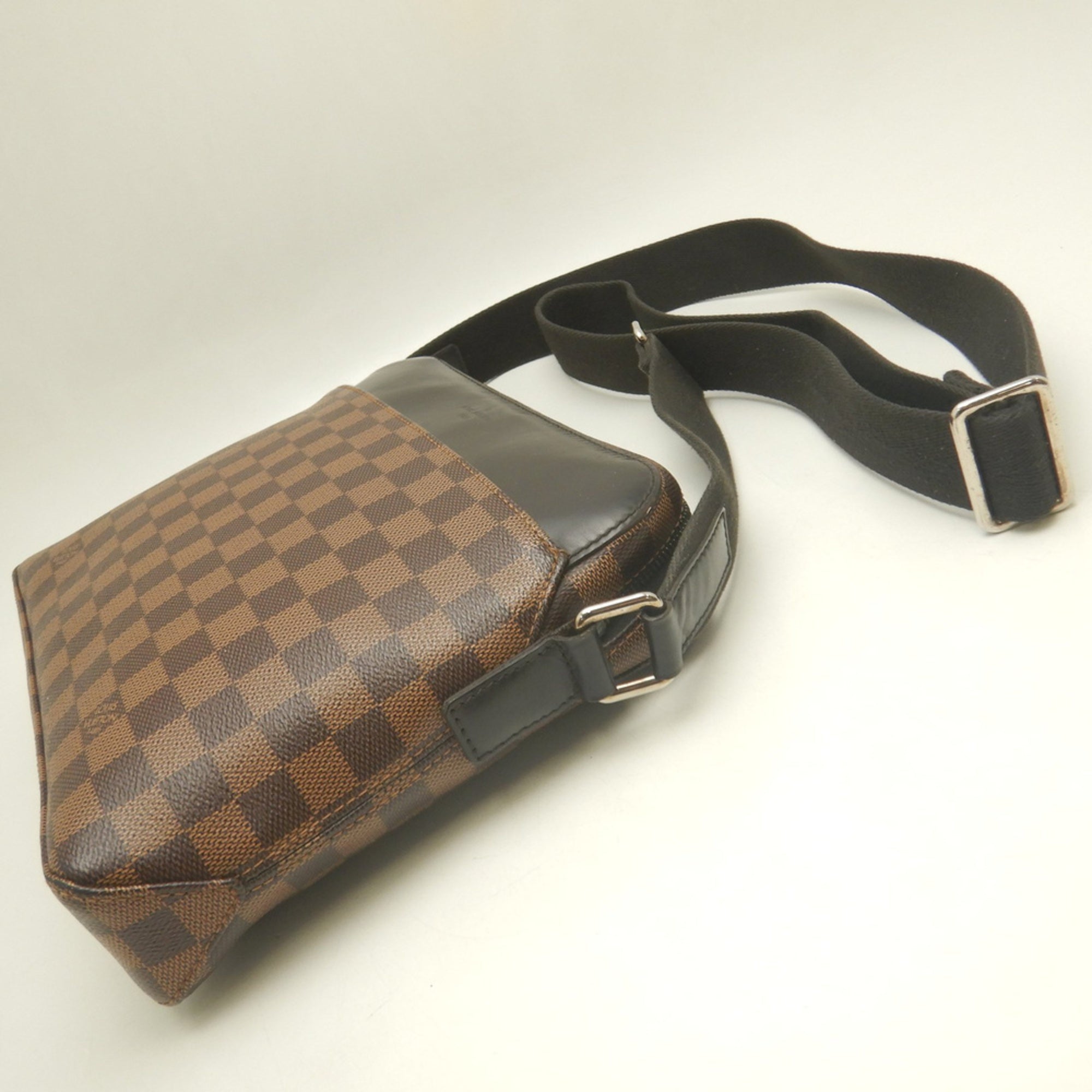 Louis Vuitton Brown Ebene Damier Canvas Shoulder Bag (Pre-Owned)