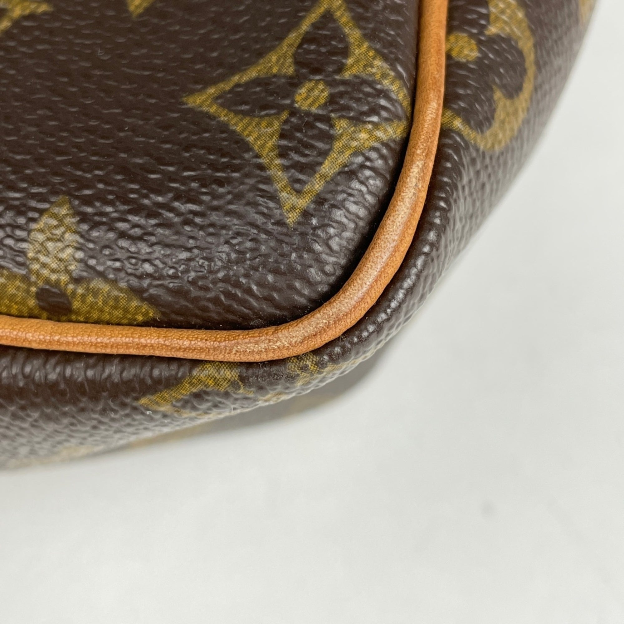 Louis Vuitton Brown Monogram Pochette Shoulder Bag (Pre-Owned)
