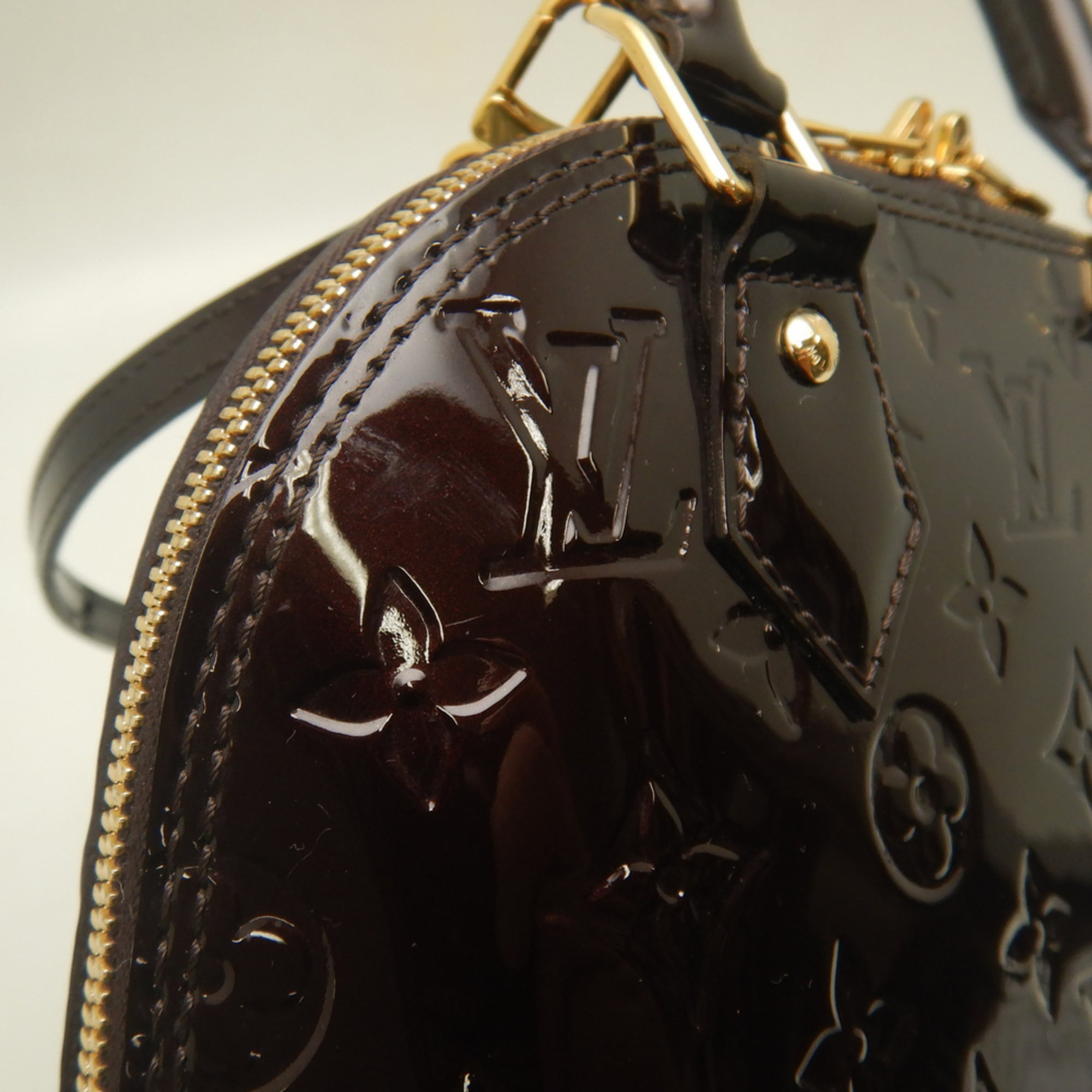 Louis Vuitton Amarante Vernis Monogram Handbag (Pre-Owned)