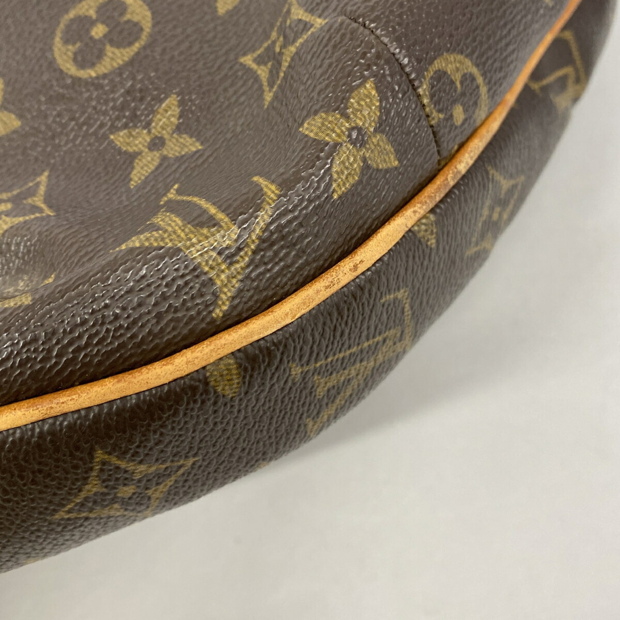 Louis Vuitton Brown Shoulder Bag (Pre-Owned)