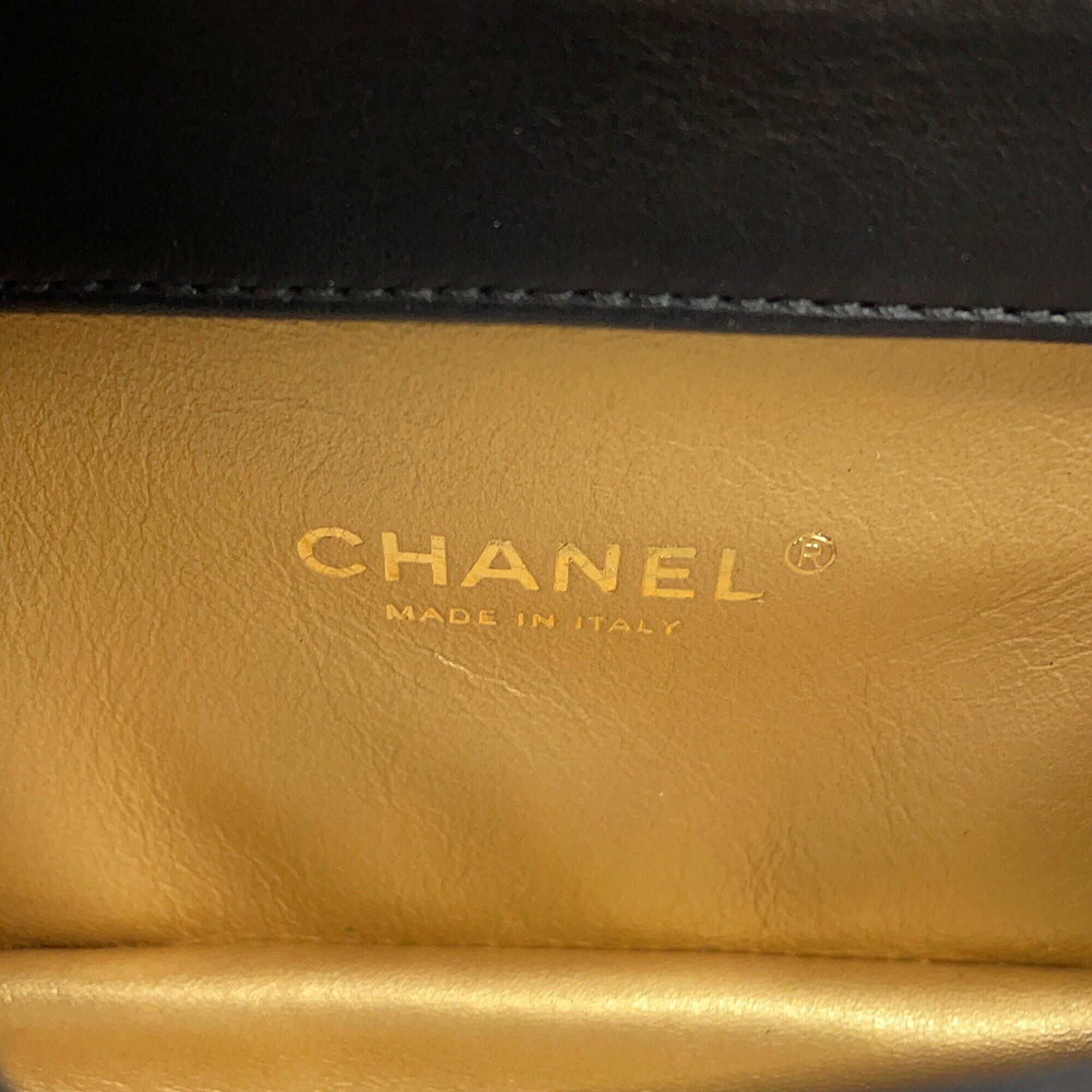 Chanel Black Leather Handbag Shoulder Bag (Pre-Owned)