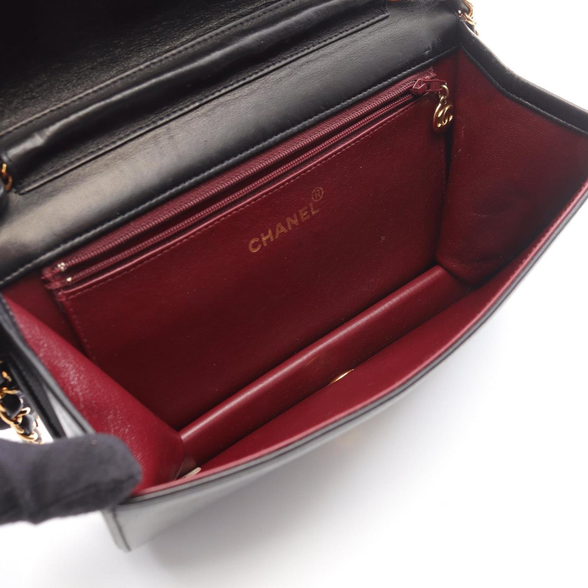 Chanel Black Leather Shoulder Bag (Pre-Owned)