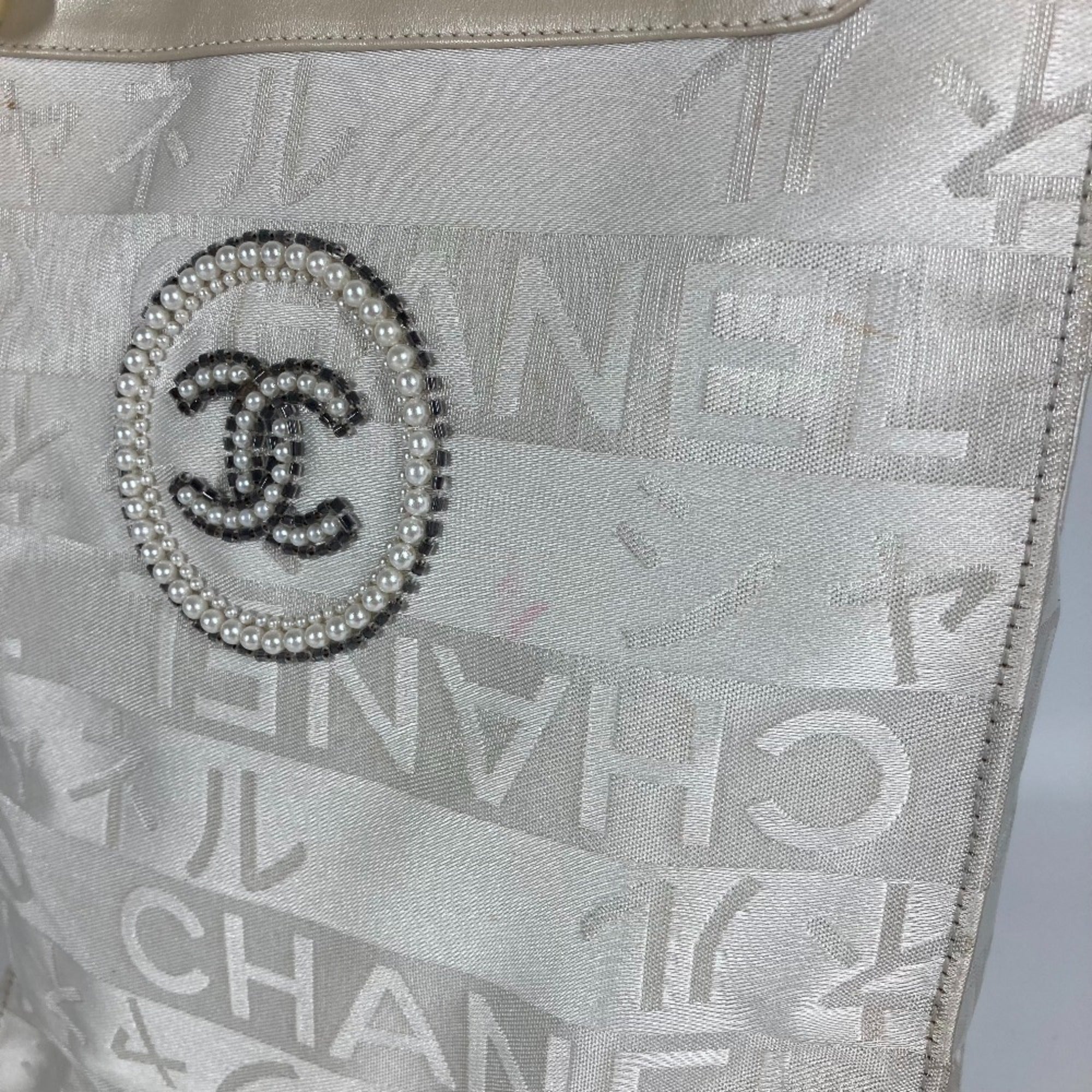 Chanel White Yellow Leather Canvas Shoulder Bag (Pre-Owned)