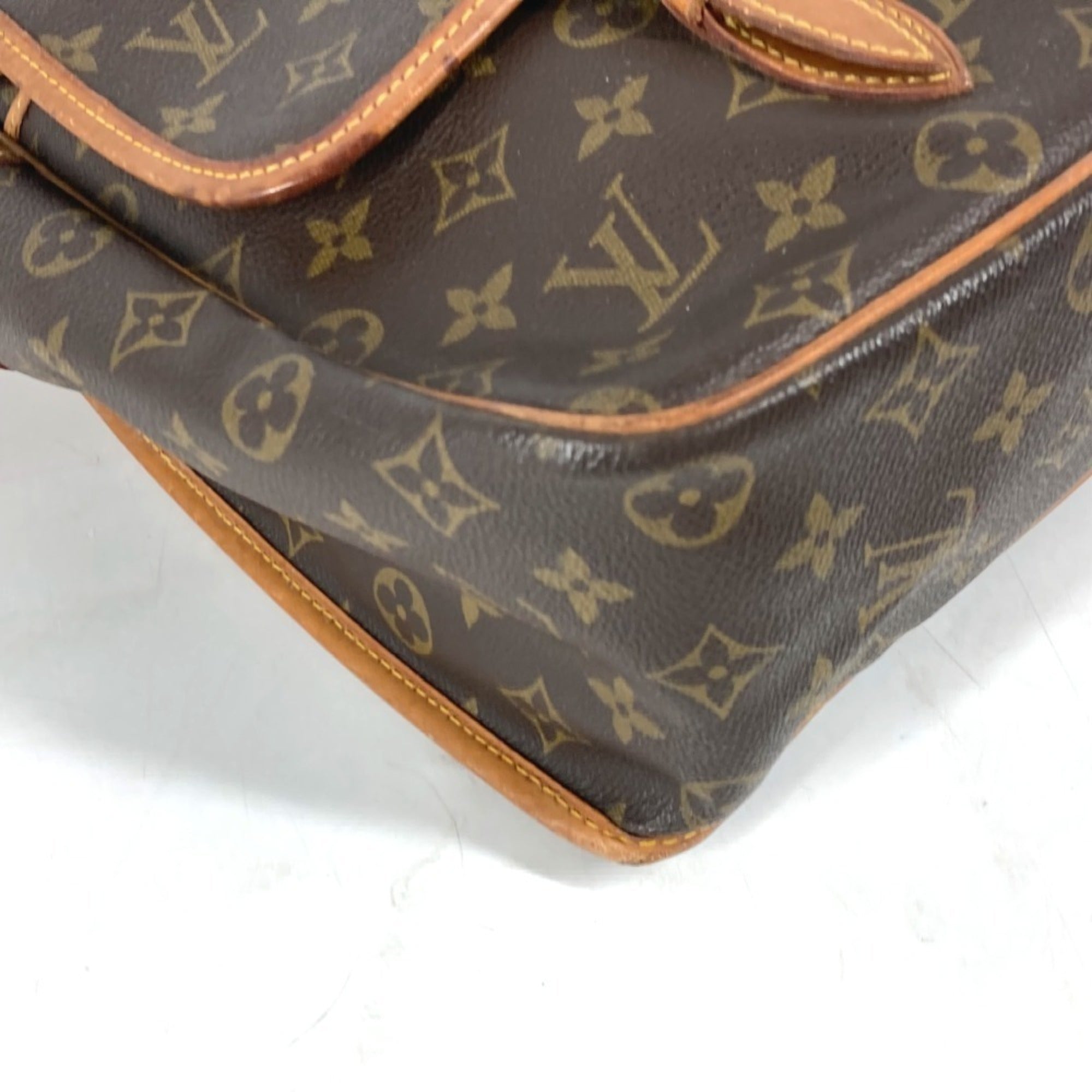 Louis Vuitton Brown Monogram Messenger Bag Shoulder Bag (Pre-Owned)