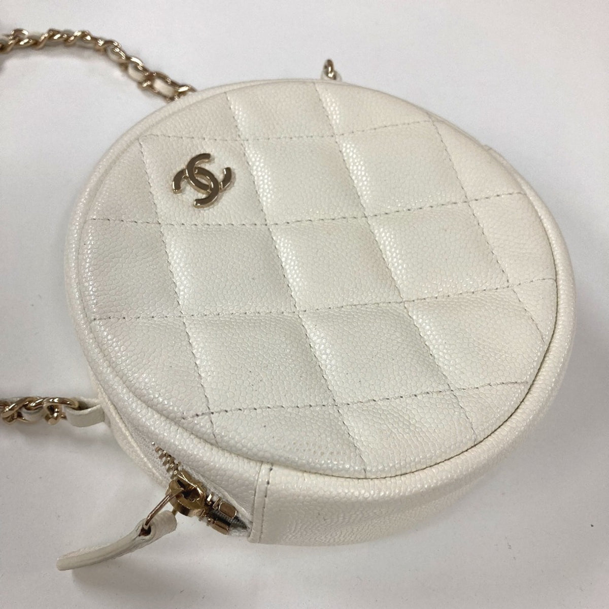 Chanel White Leather Shoulder Bag (Pre-Owned)