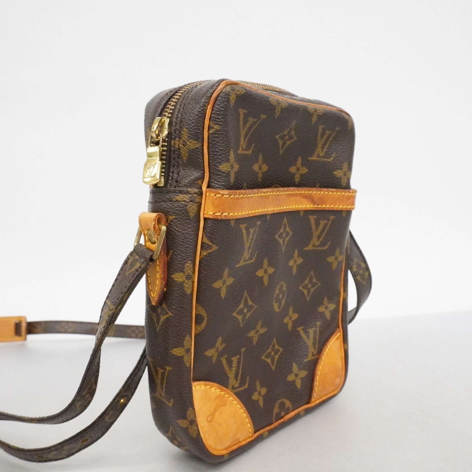 Louis Vuitton Brown Shoulder Bag (Pre-Owned)