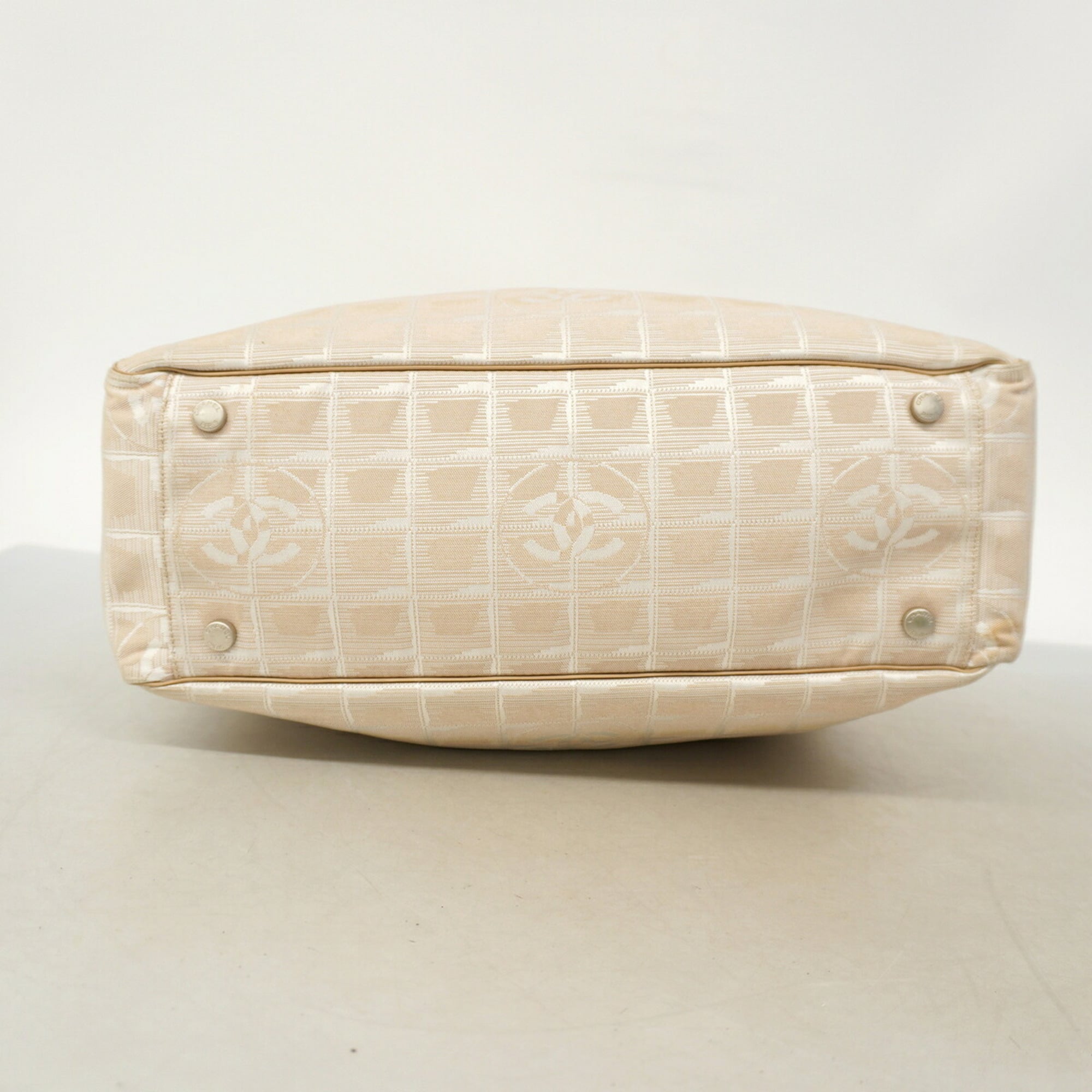 Chanel Beige Nylon Tote Bag (Pre-Owned)