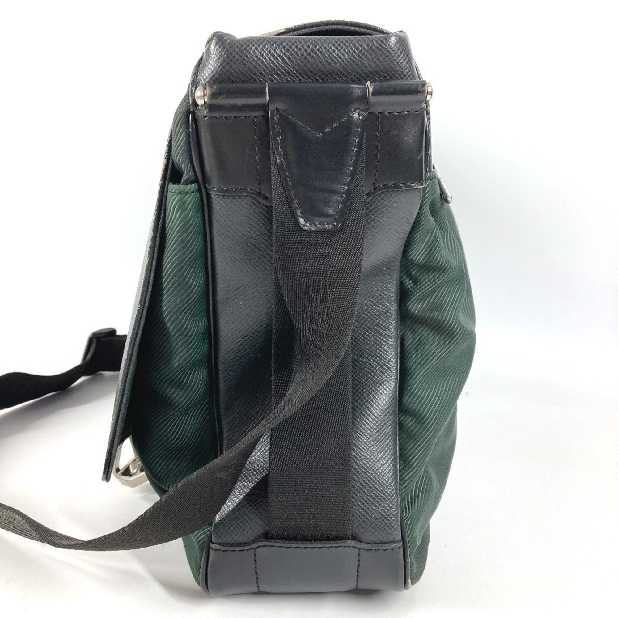 Louis Vuitton Taiga Black Khaki Taiga Leather Nylon Messenger Bag Shoulder Bag (Pre-Owned)