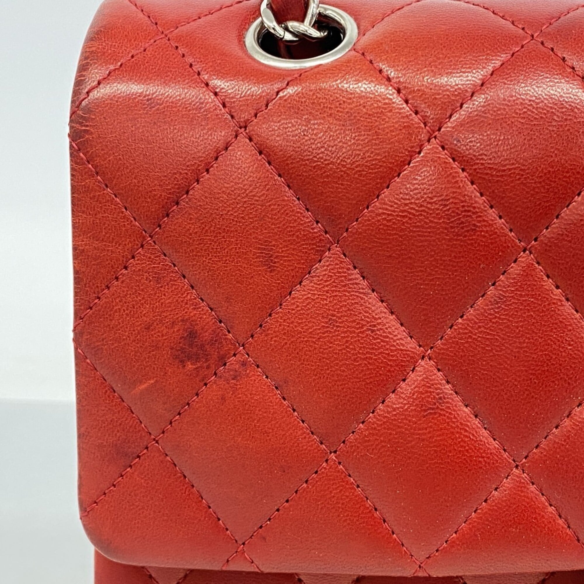 Chanel Red Color Leather Shoulder Bag (Pre-Owned)