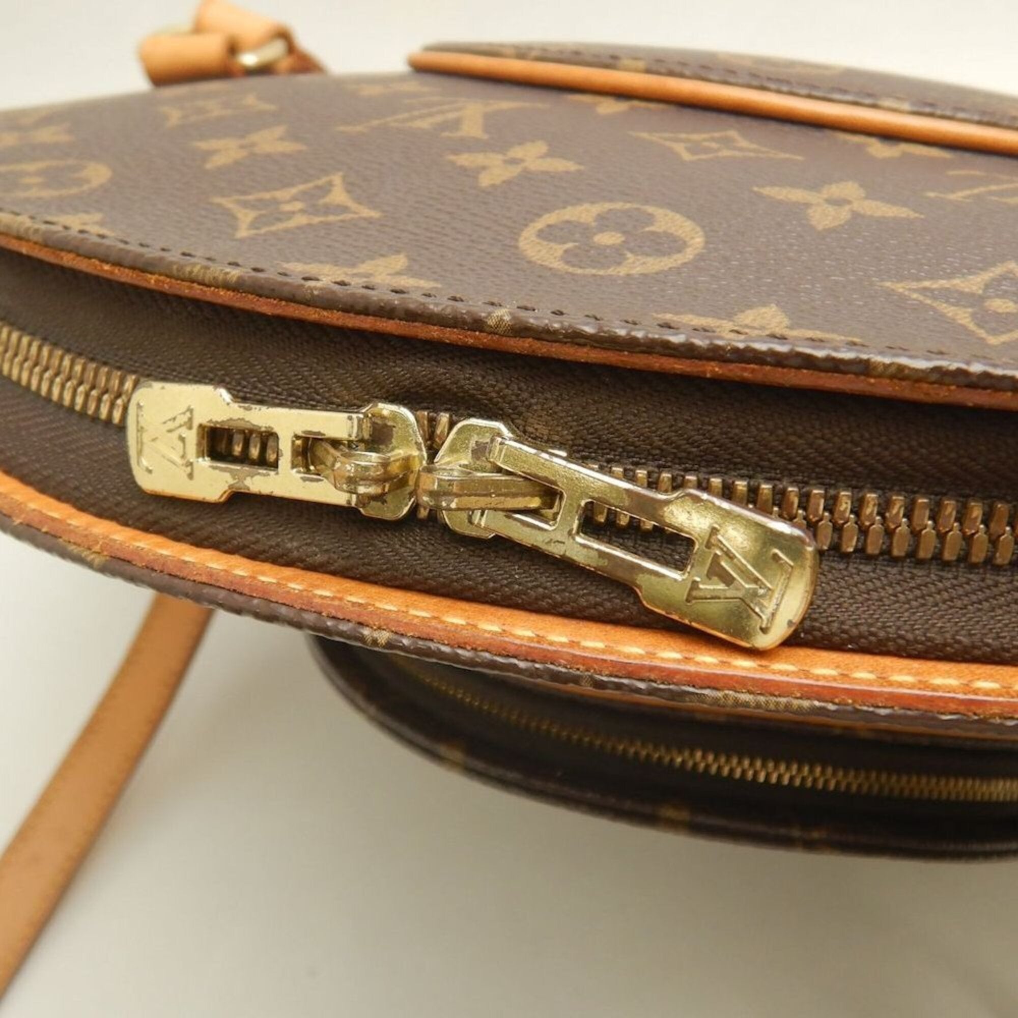 Louis Vuitton Monogram Brown Monogram Shoulder Bag (Pre-Owned)