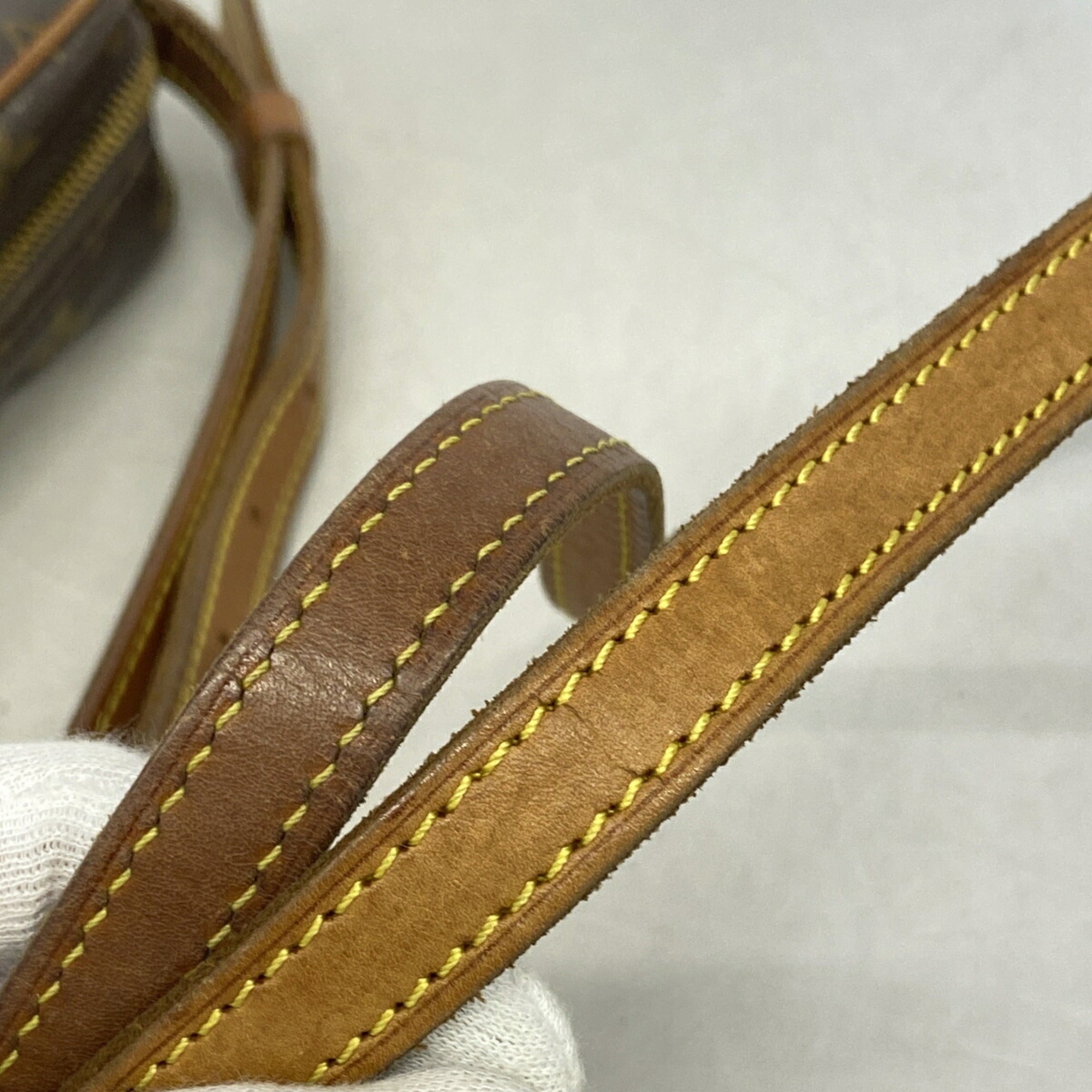 Louis Vuitton Brown Shoulder Bag (Pre-Owned)