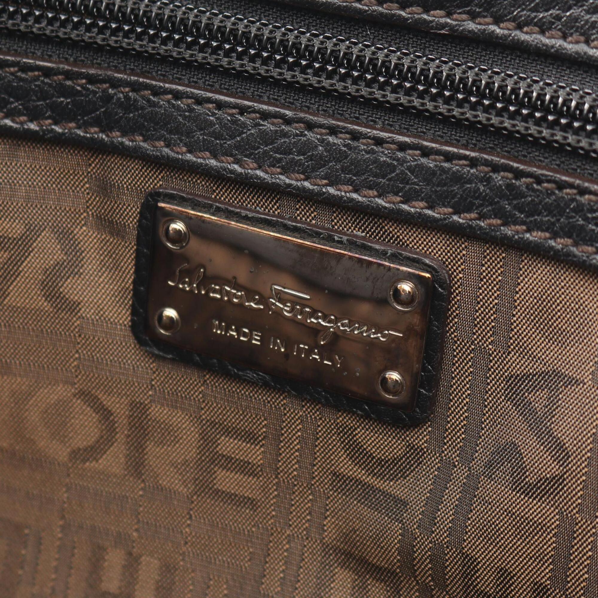 Salvatore Ferragamo Black Leather Handbag Shoulder Bag (Pre-Owned)
