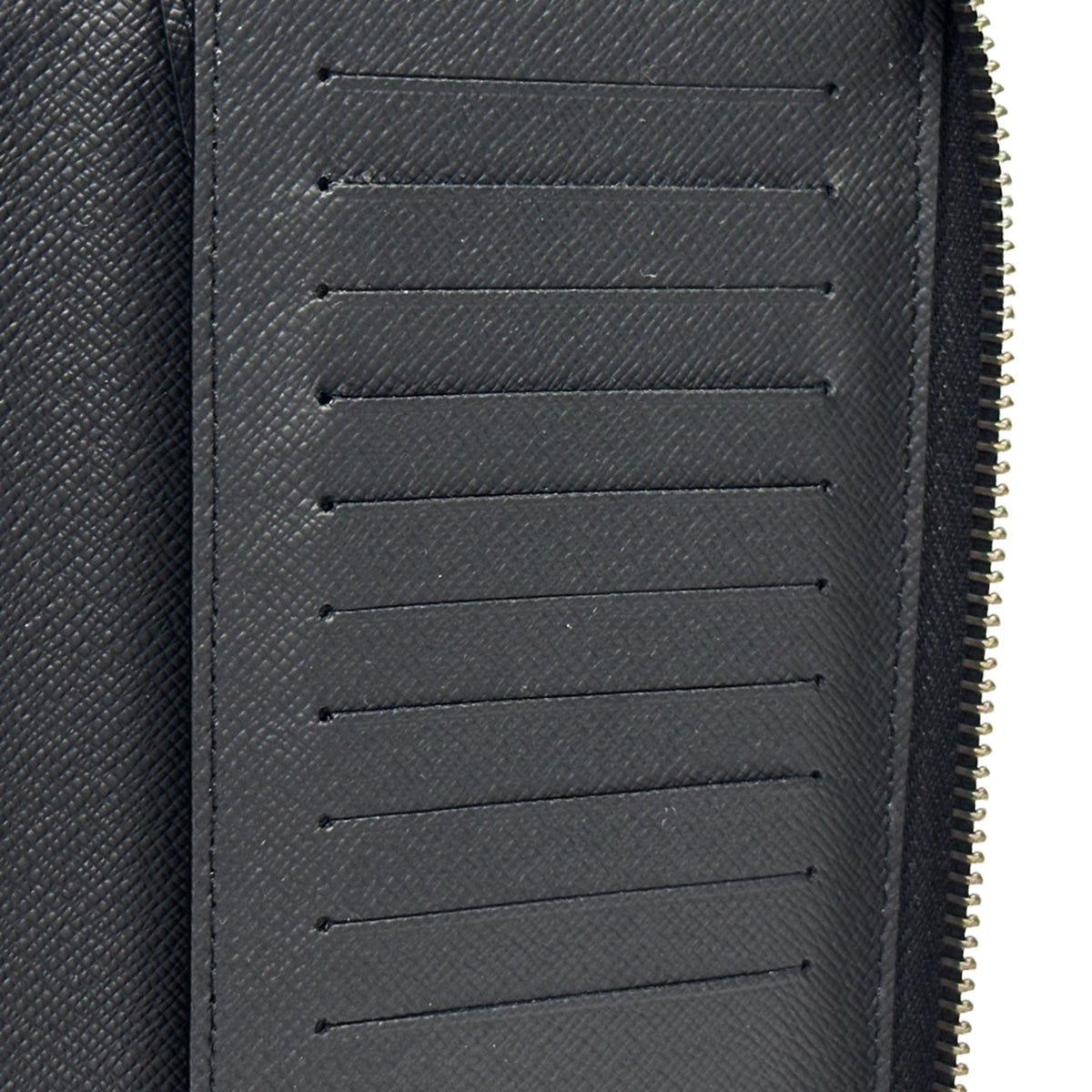 Louis Vuitton Black Noir Taiga Leather (Pre-Owned)