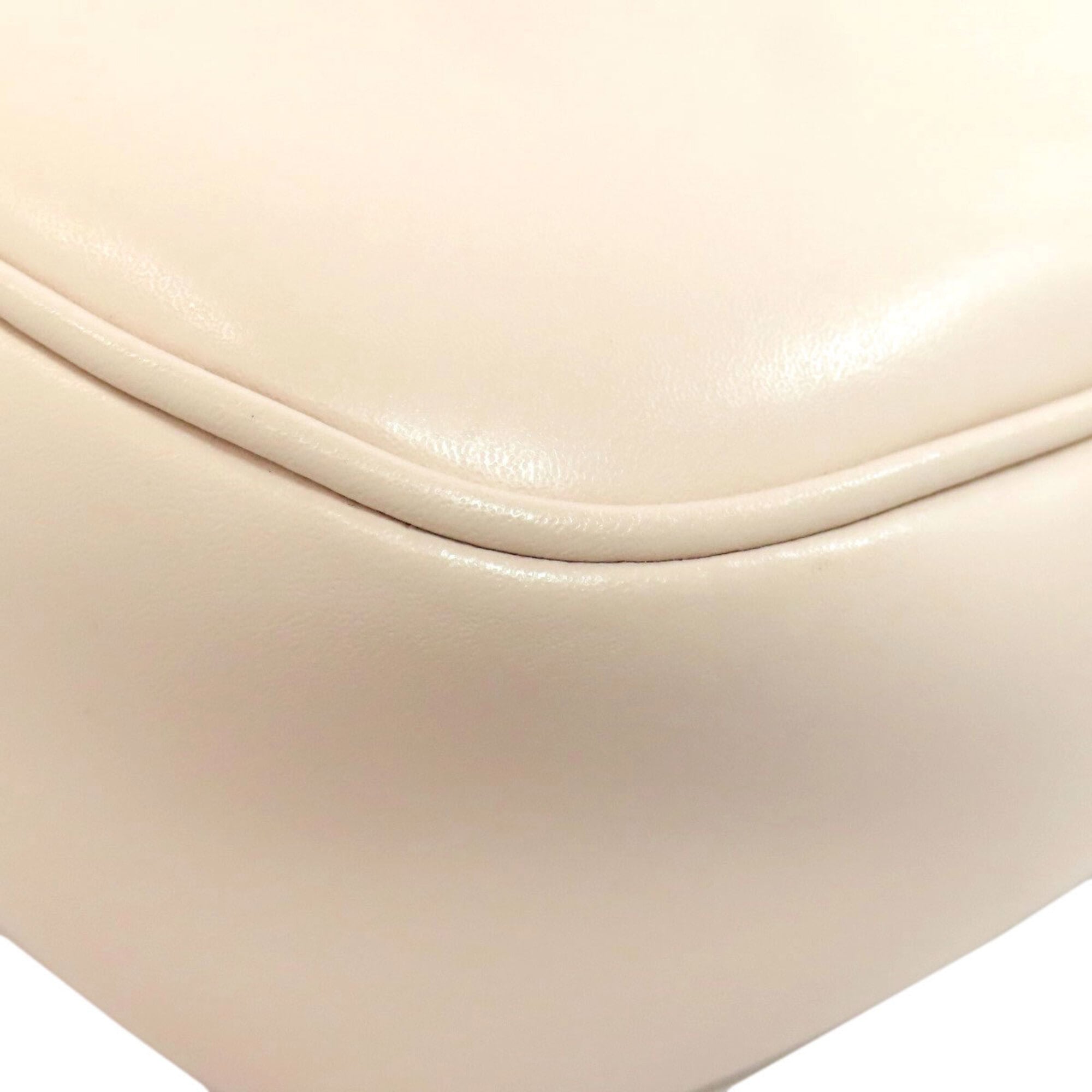 Salvatore Ferragamo Beige White Leather Shoulder Bag (Pre-Owned)
