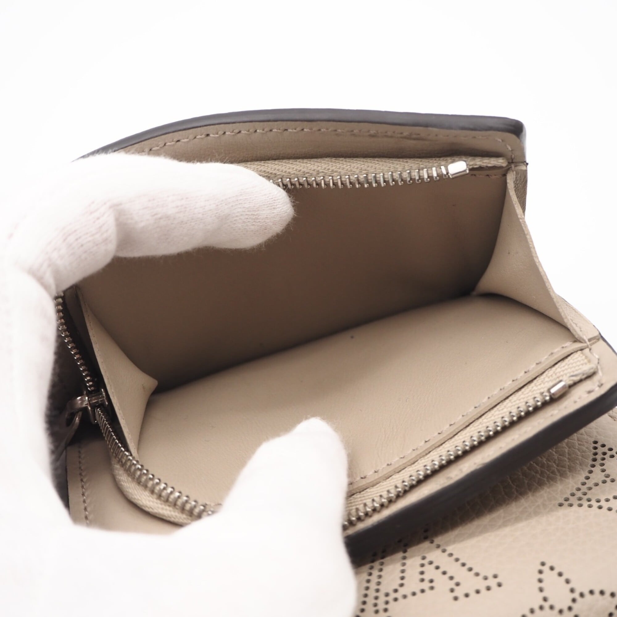 Louis Vuitton Mahina Beige Mahina Leather Wallet (Tri-Fold) (Pre-Owned)
