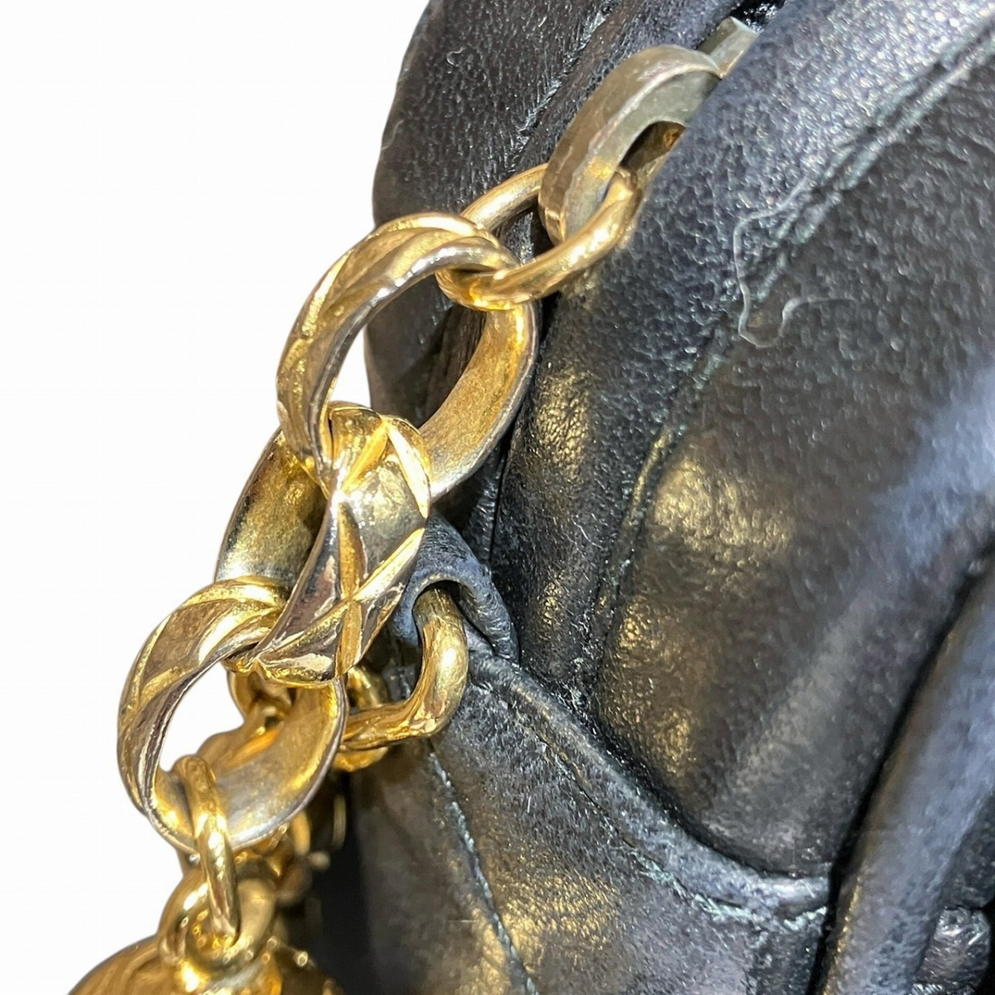 Chanel Black Leather Shoulder Bag (Pre-Owned)