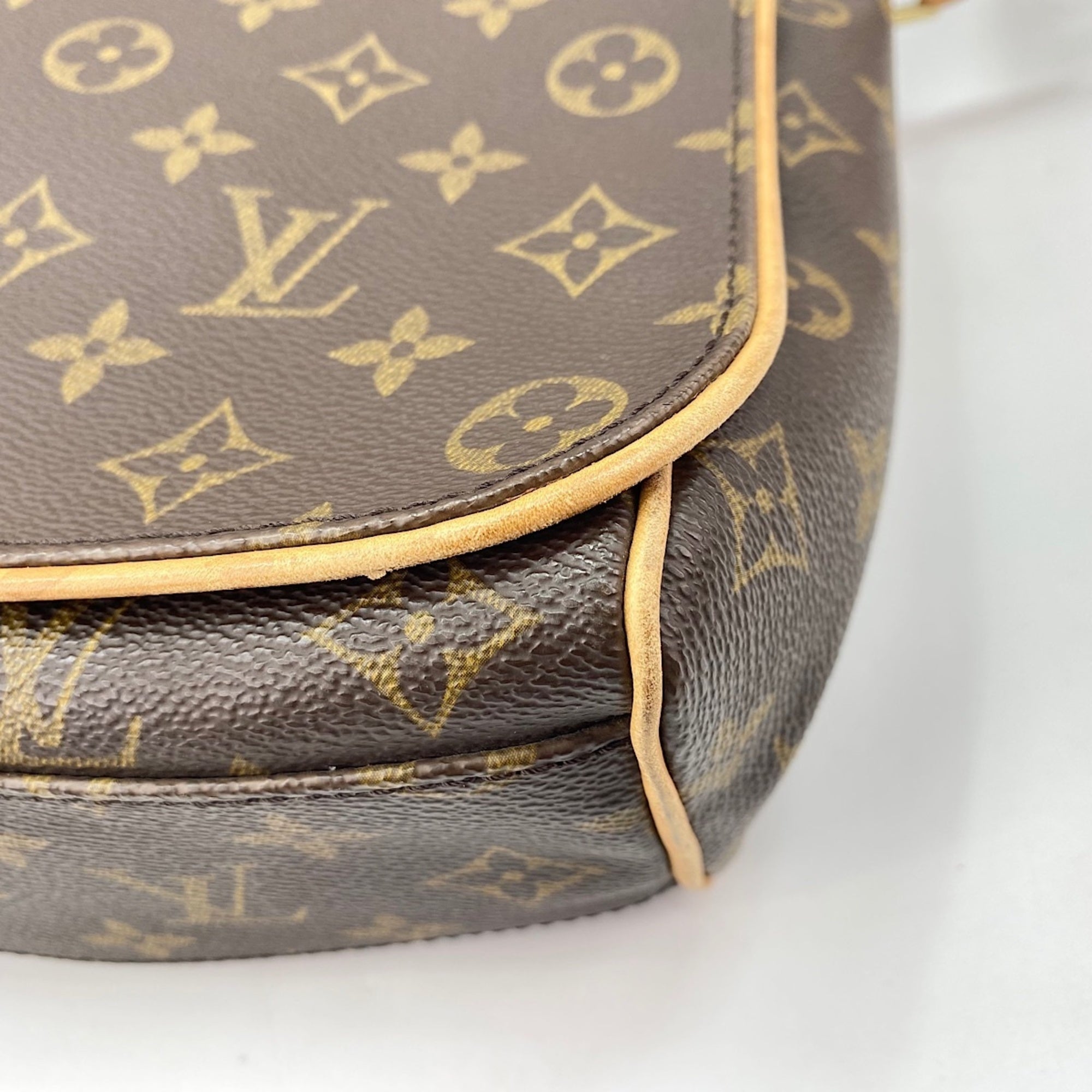 Louis Vuitton Brown Shoulder Bag (Pre-Owned)