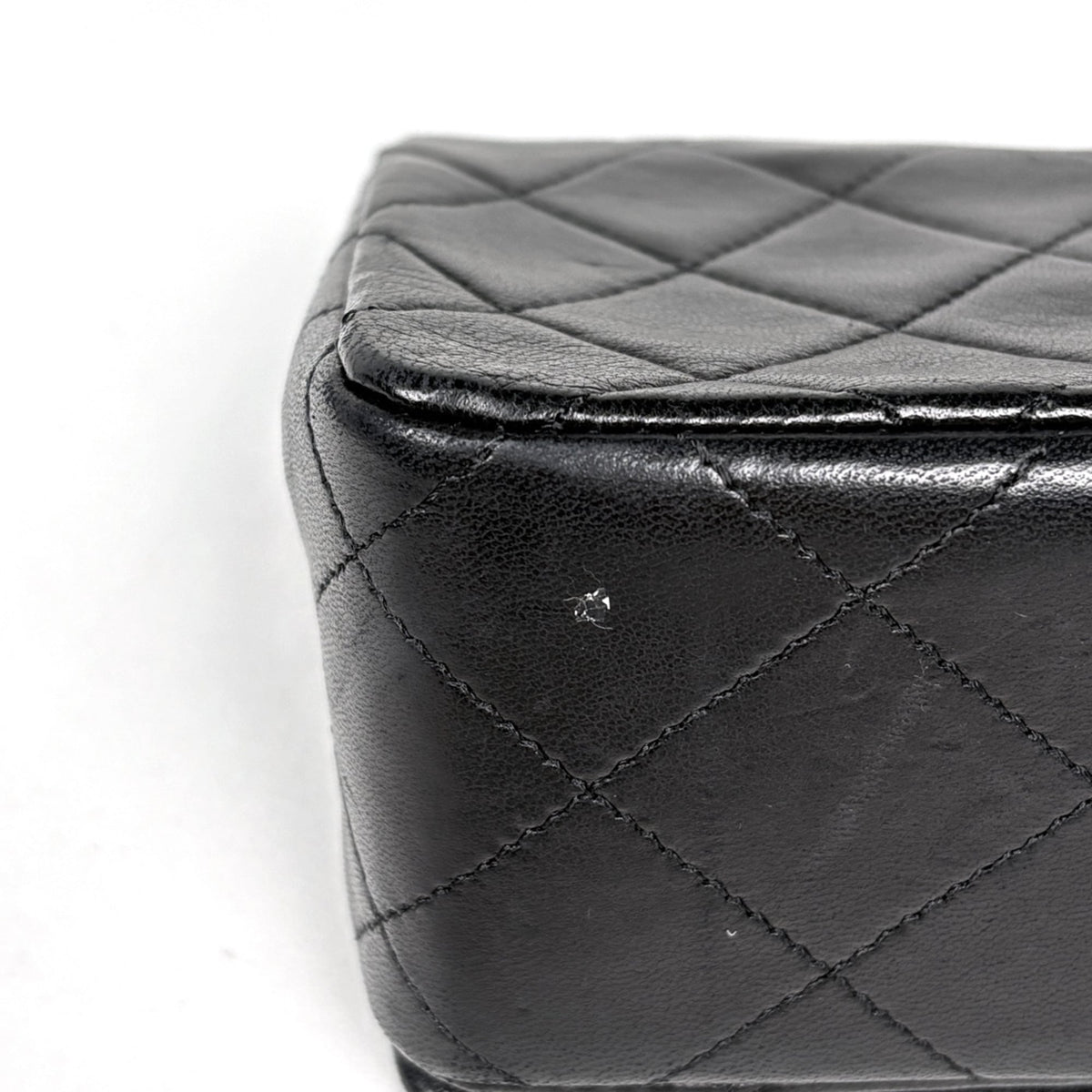 Chanel Black Leather Shoulder Bag (Pre-Owned)