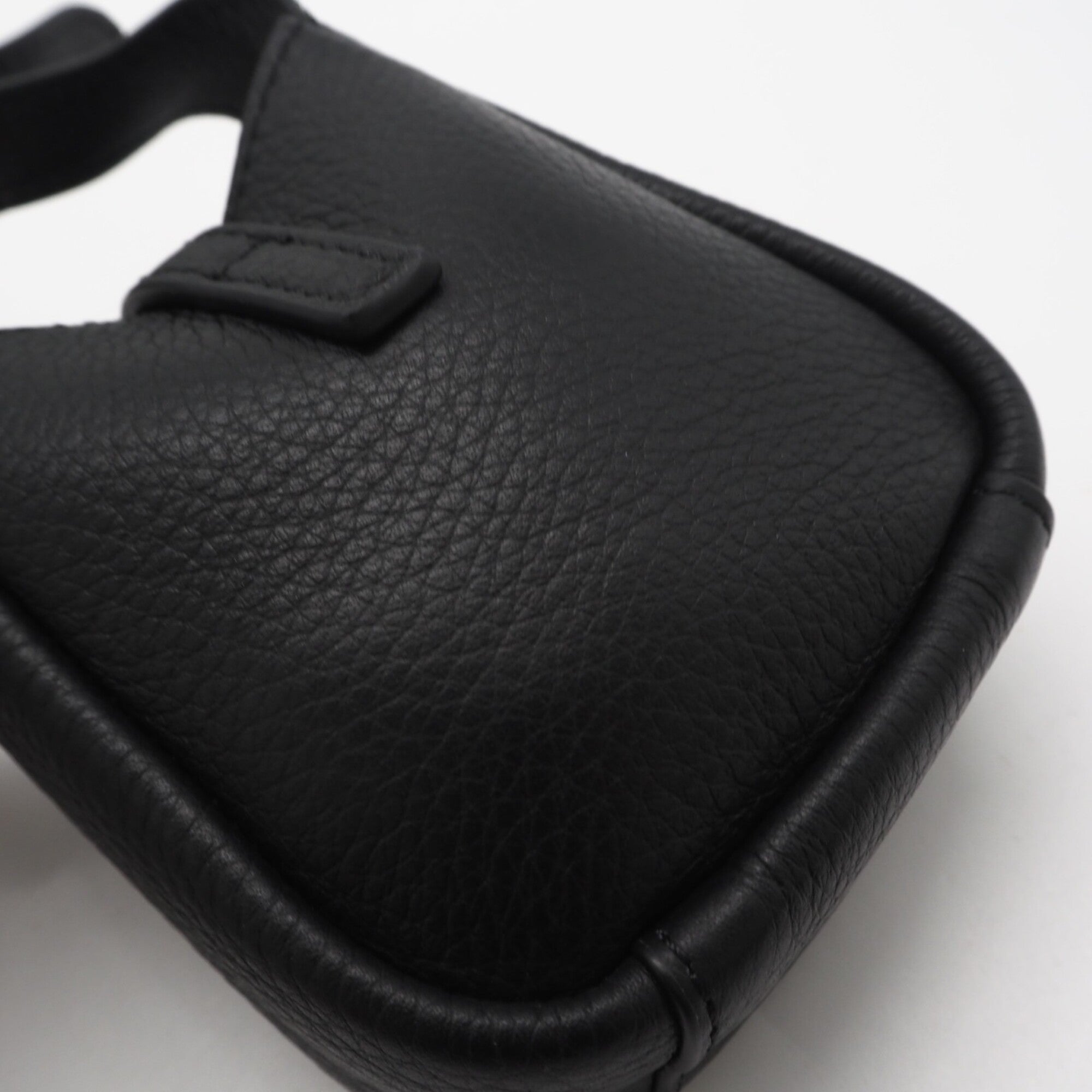 Yves Saint Laurent Black Leather Pouch (Pre-Owned)