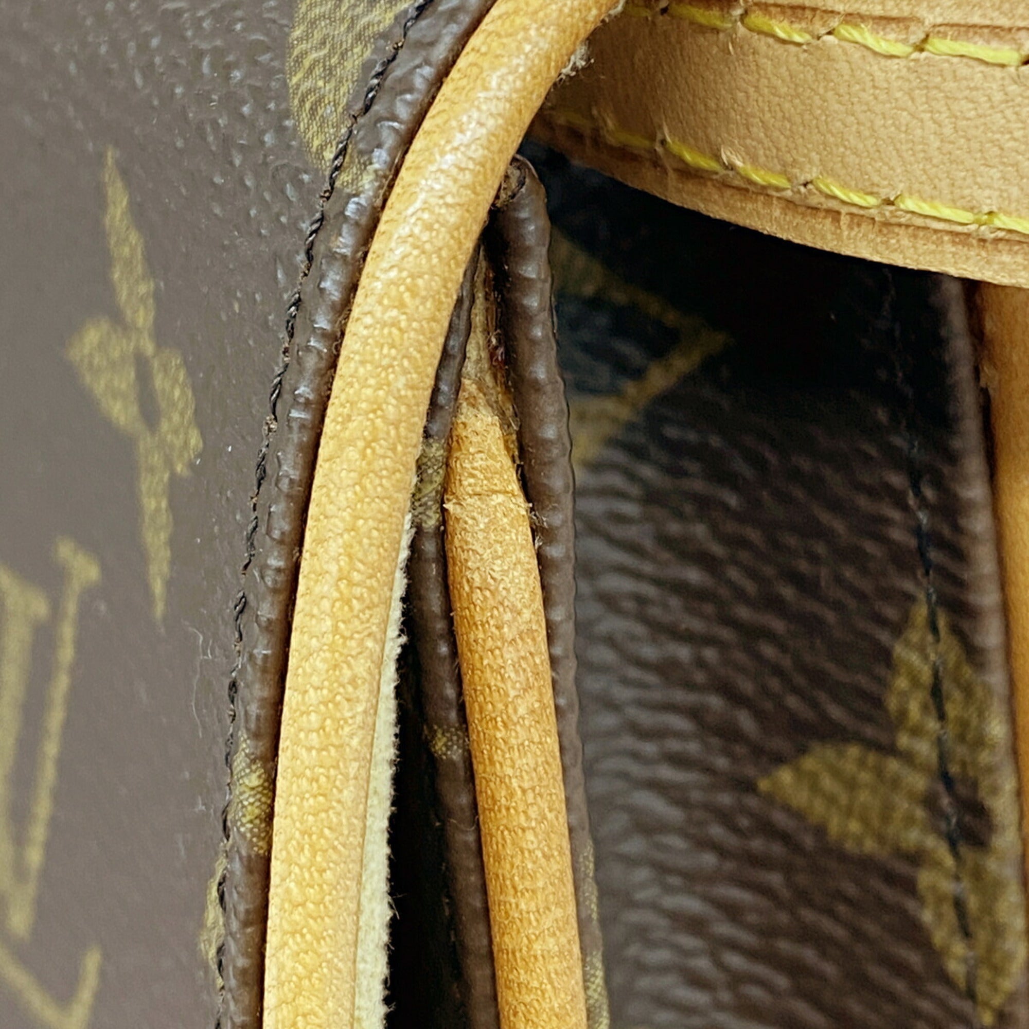 Louis Vuitton Brown Shoulder Bag (Pre-Owned)