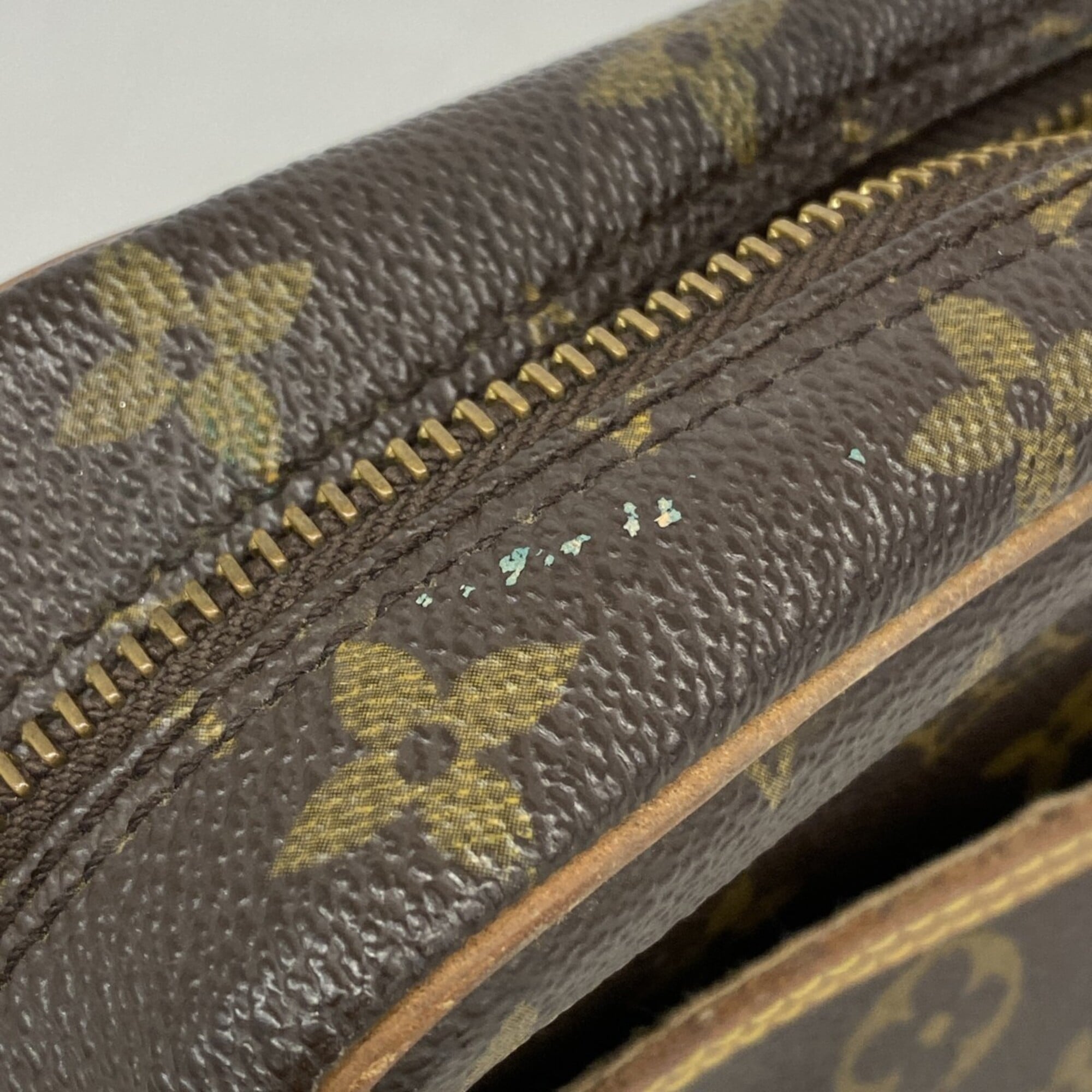 Louis Vuitton Brown Clutch Bag (Pre-Owned)