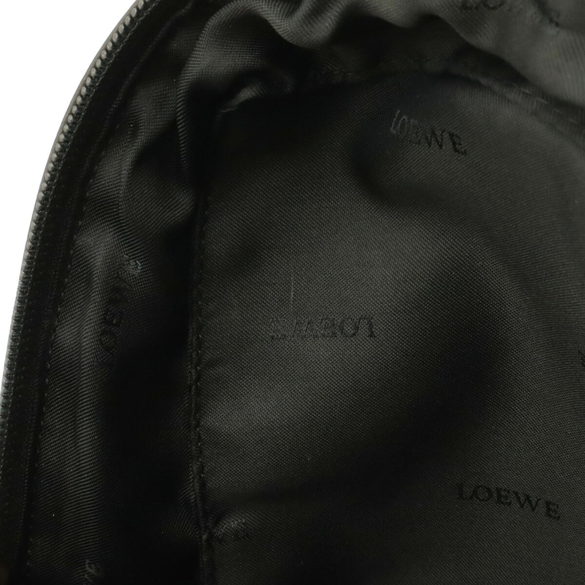 Loewe Black Leather Handbag (Pre-Owned)