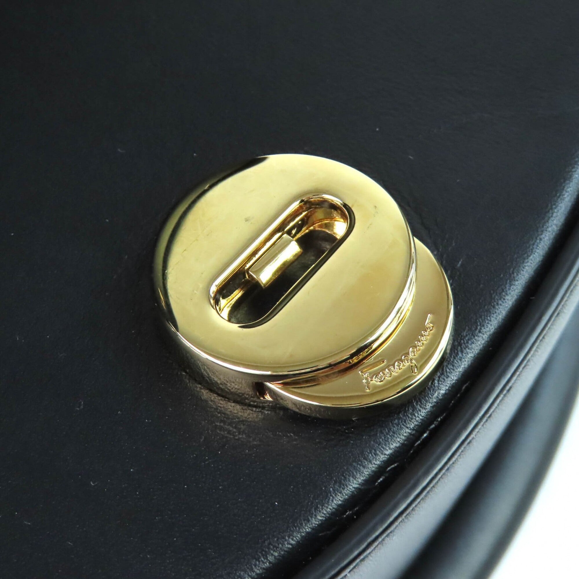 Salvatore Ferragamo Black Leather Handbag Shoulder Bag (Pre-Owned)