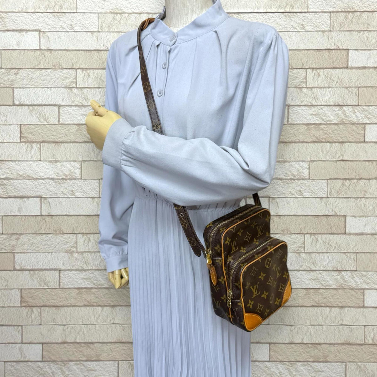 Louis Vuitton Brown Monogram Canvas Shoulder Bag (Pre-Owned)