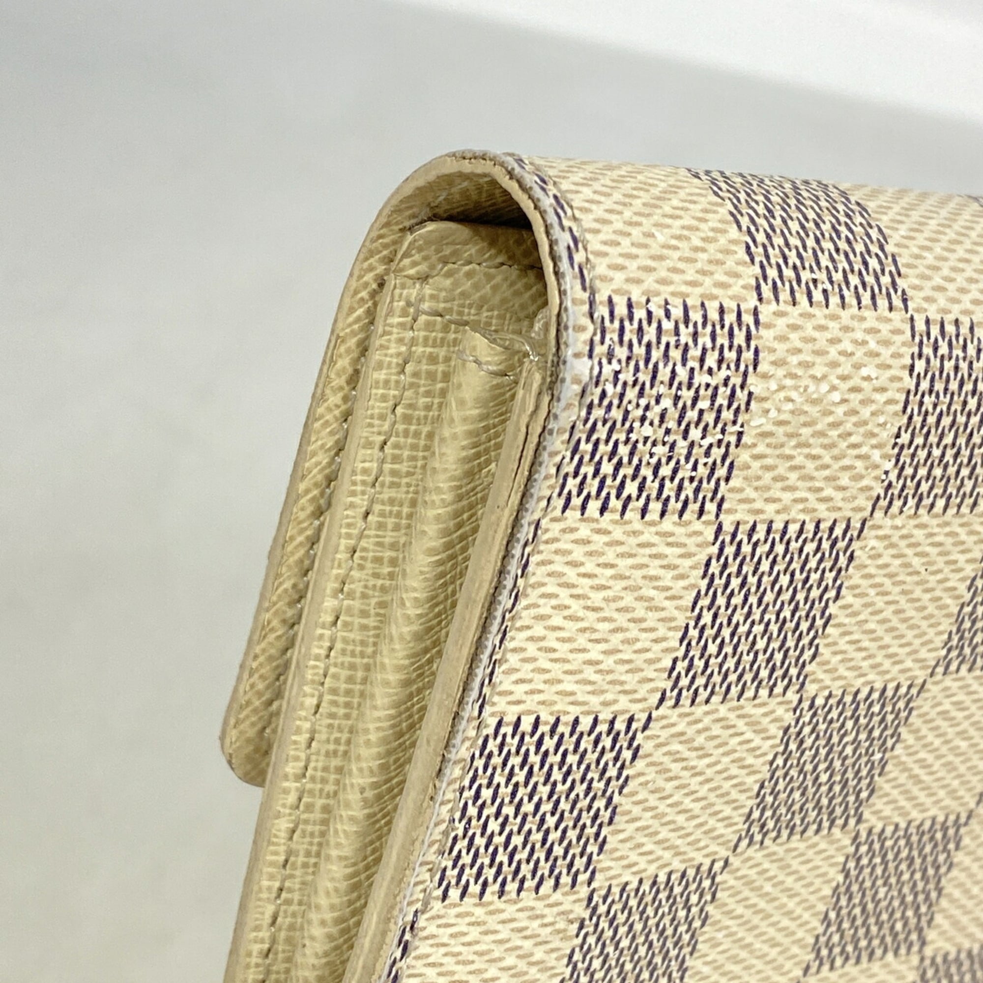 Louis Vuitton White Long Wallet (Bi-Fold) (Pre-Owned)