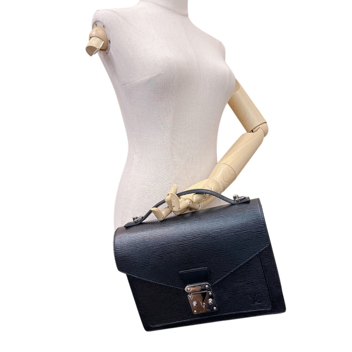Louis Vuitton Black Epi Leather Shoulder Bag (Pre-Owned)
