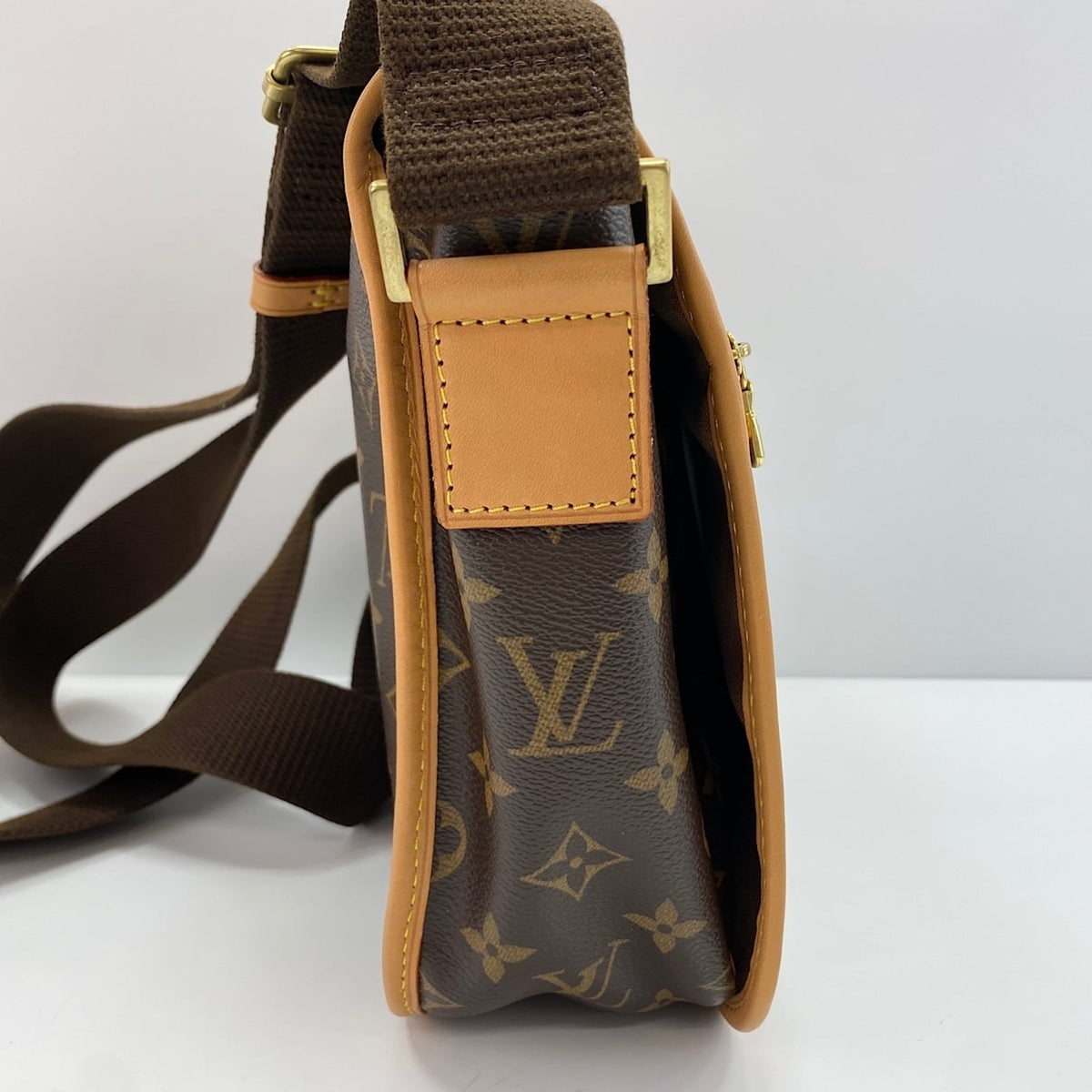 Louis Vuitton Brown Shoulder Bag (Pre-Owned)