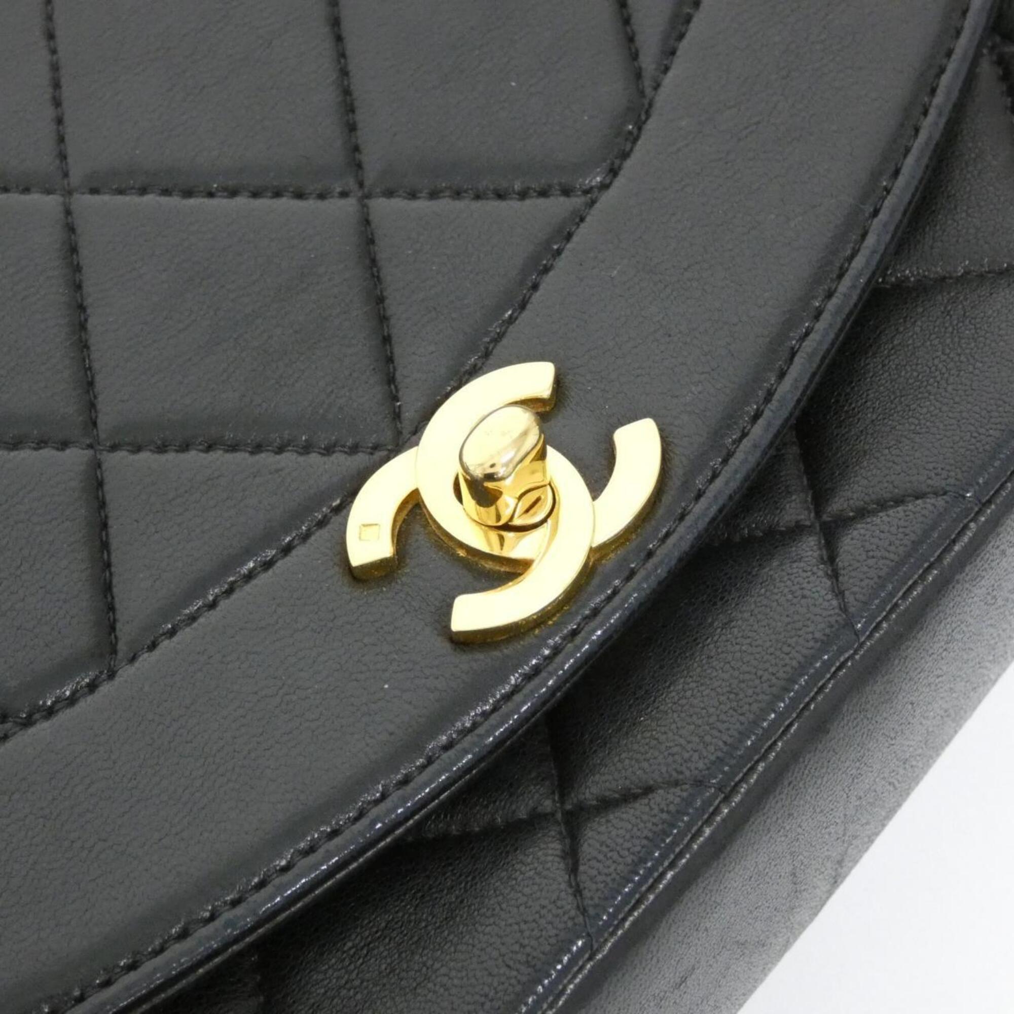 Chanel Black Leather Shoulder Bag (Pre-Owned)