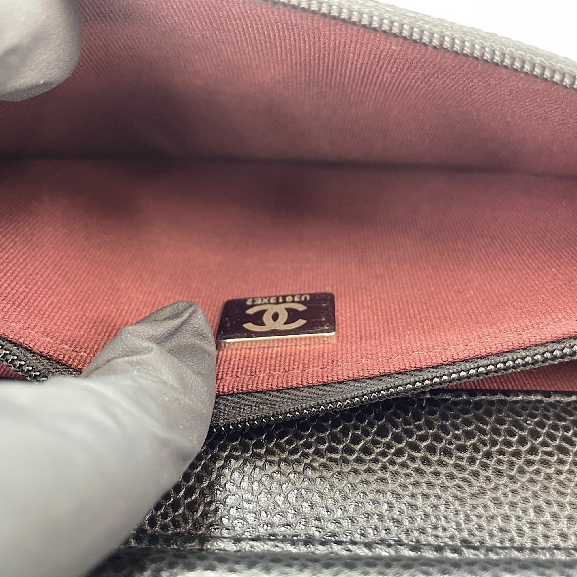 Chanel Black Shoulder Bag (Pre-Owned)