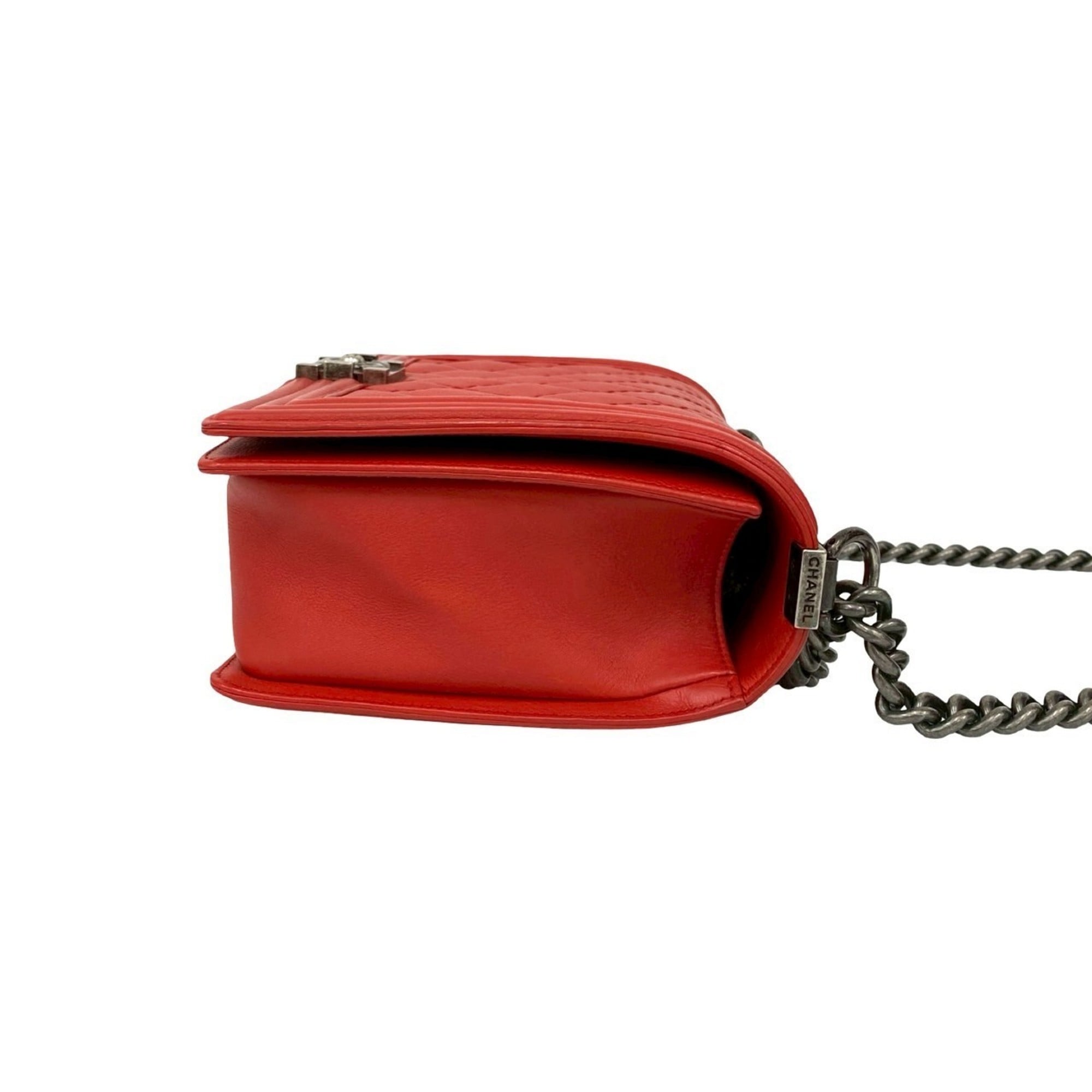 Chanel Red Color Leather Shoulder Bag (Pre-Owned)