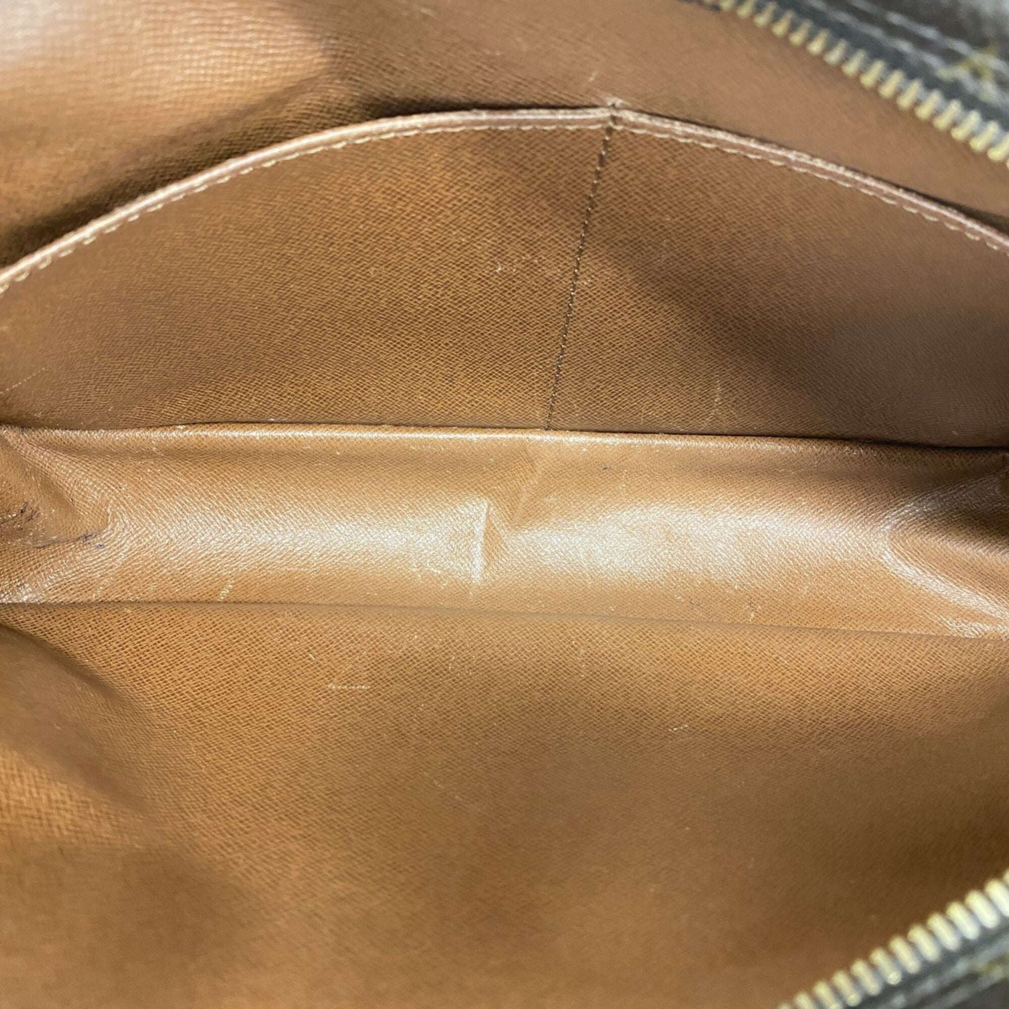 Louis Vuitton Brown Clutch Bag (Pre-Owned)
