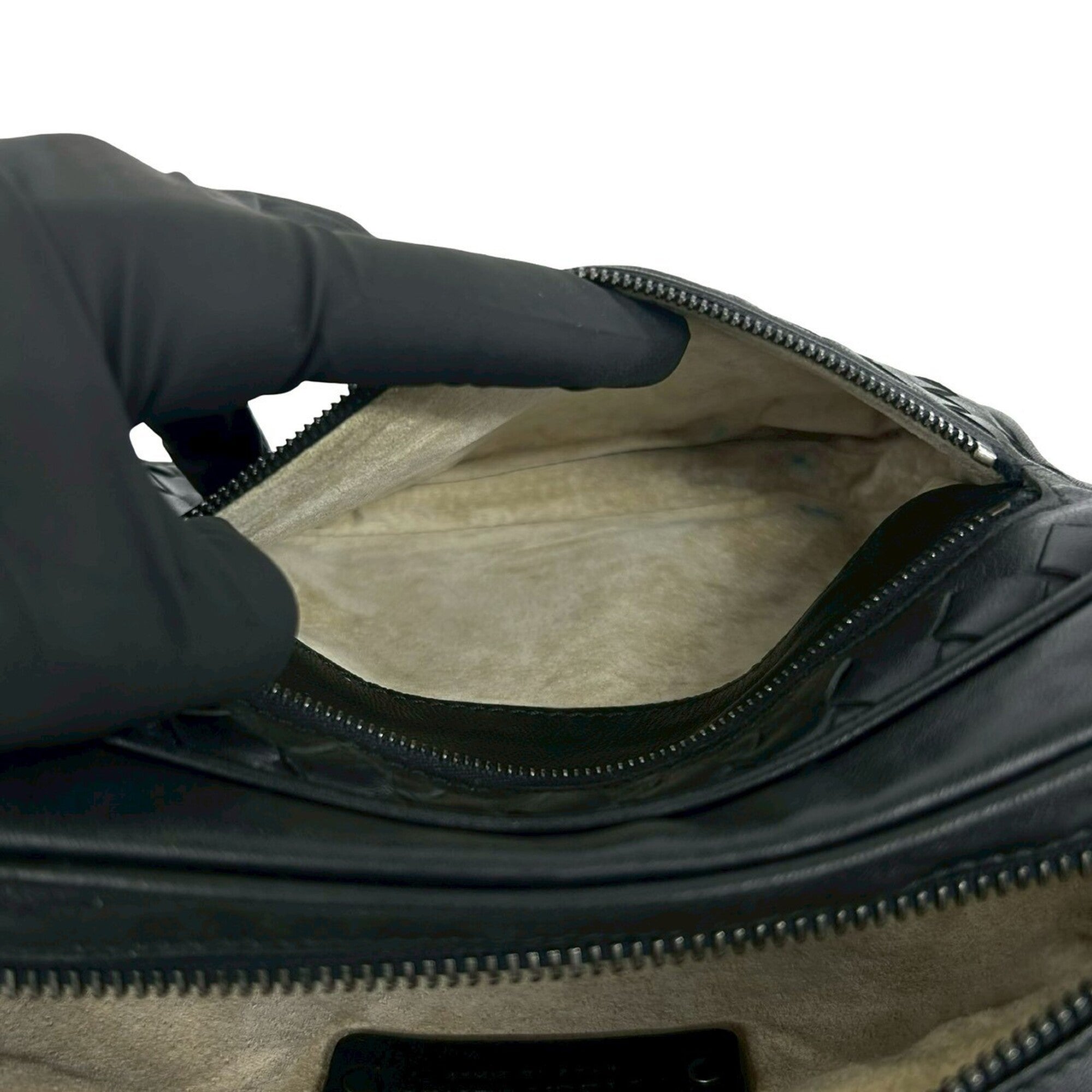 Bottega Veneta Black Leather Pochette Shoulder Bag (Pre-Owned)