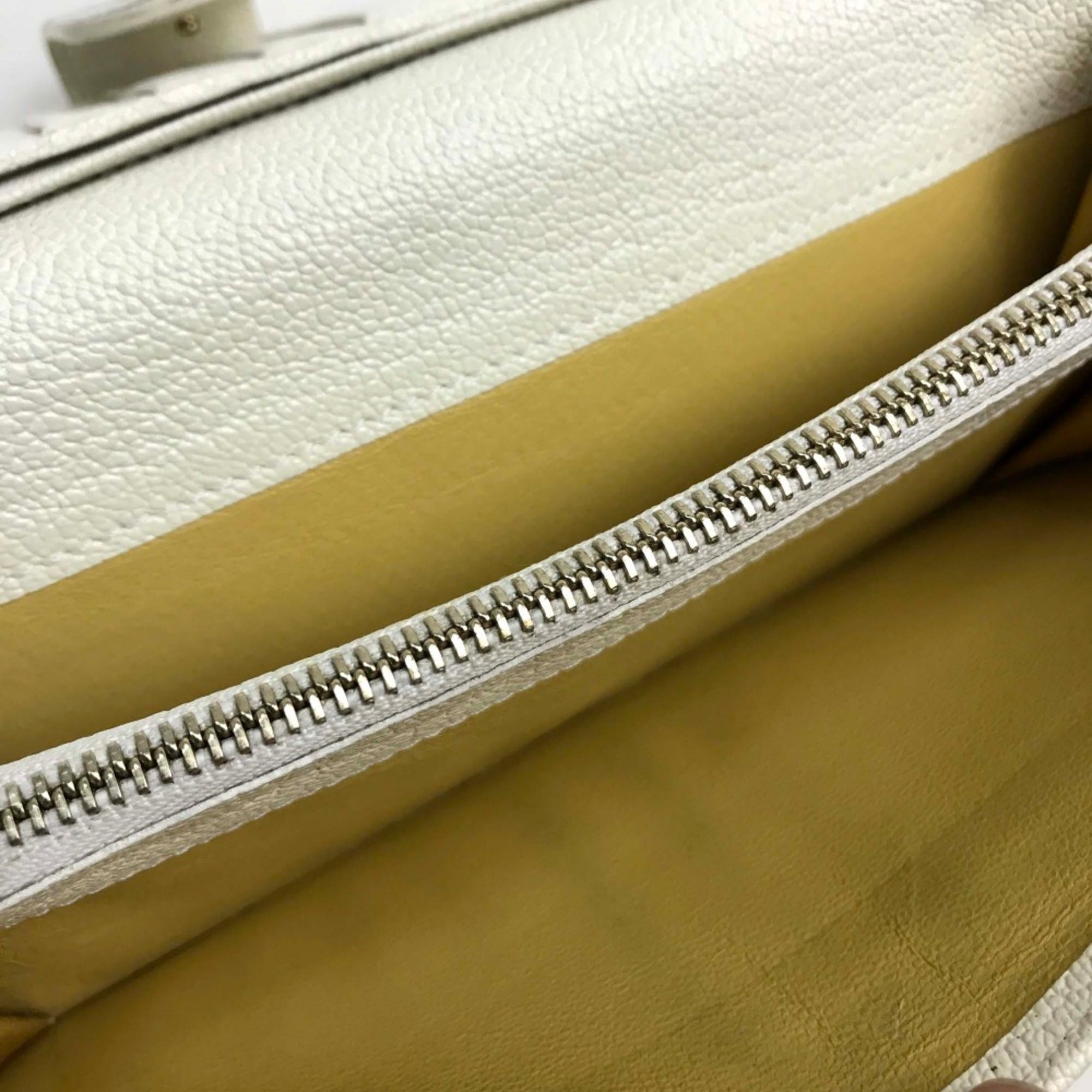 Bvlgari White Leather Long Wallet (Bi-Fold) (Pre-Owned)