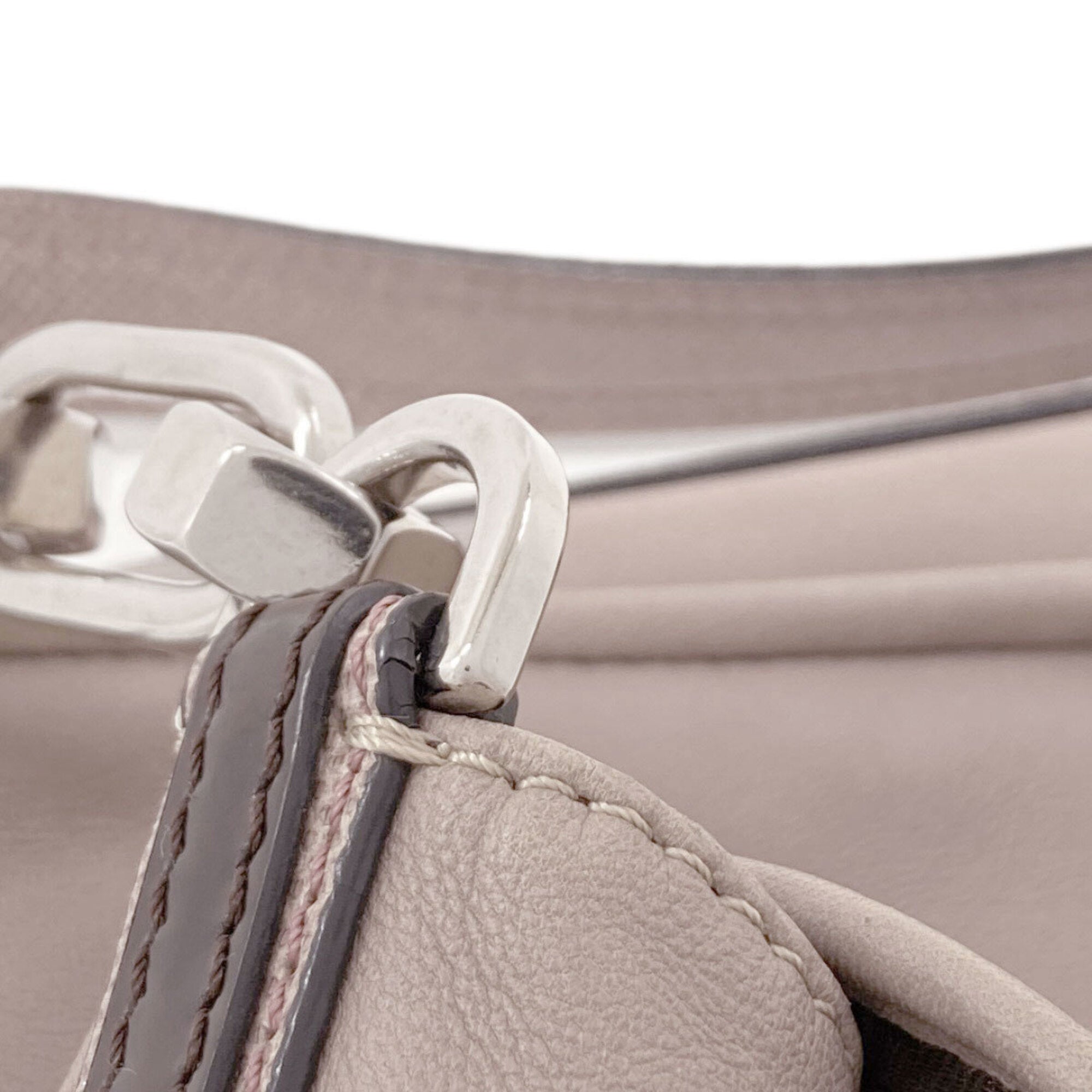 Loewe Grayish Leather Shoulder Bag (Pre-Owned)