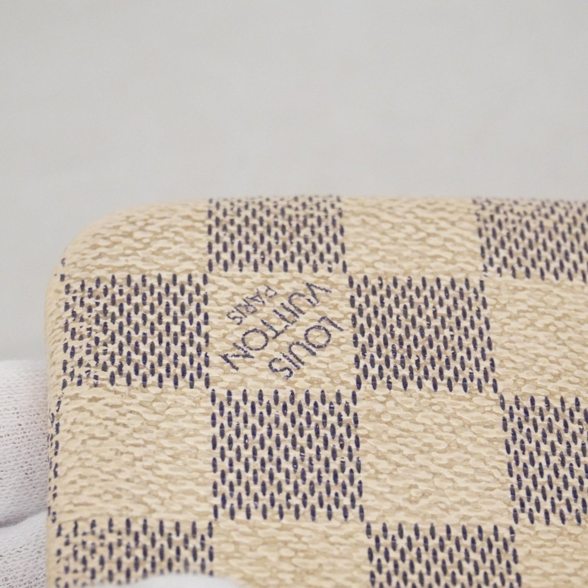 Louis Vuitton White Coin Purse/Coin Case (Pre-Owned)