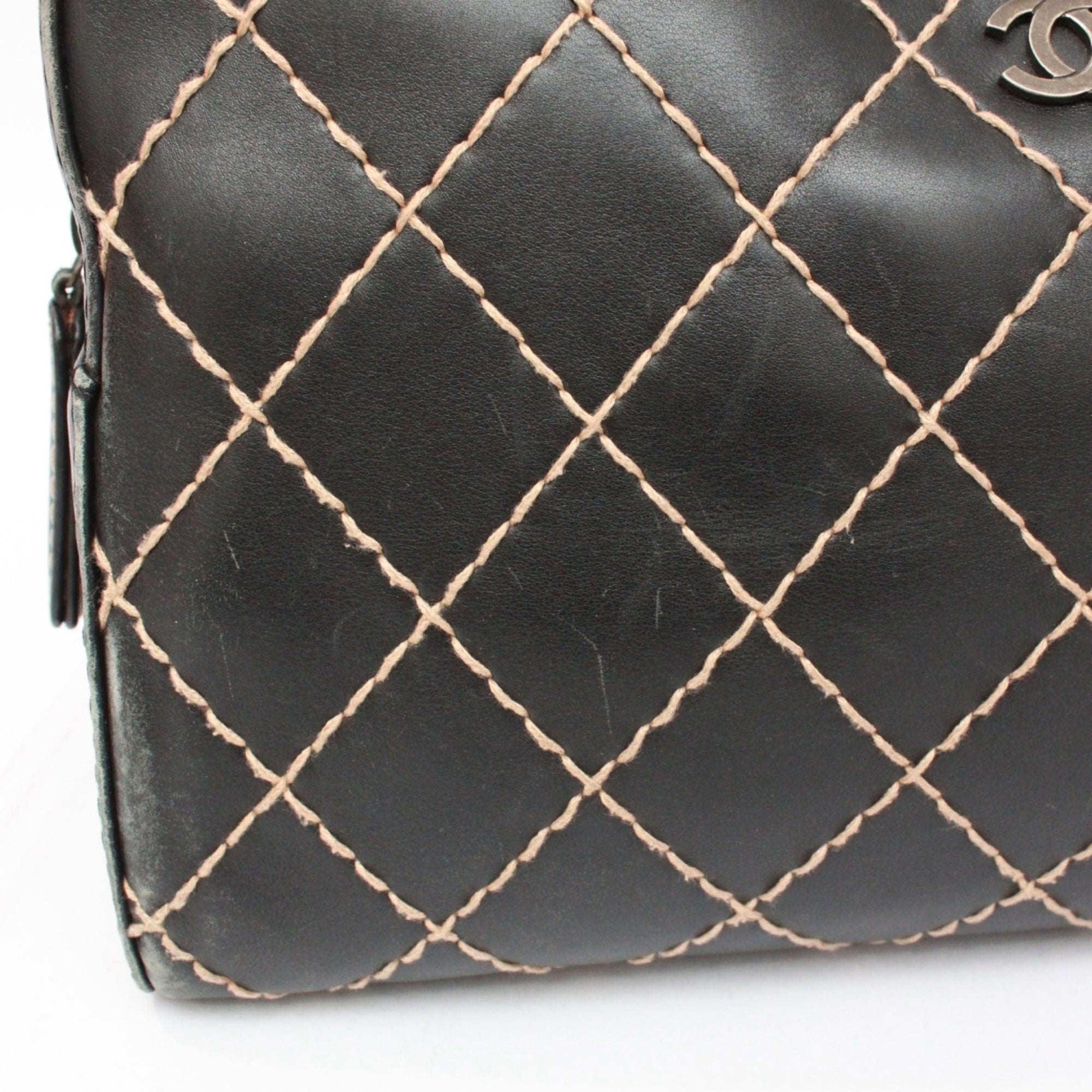 Chanel Black Leather Handbag (Pre-Owned)
