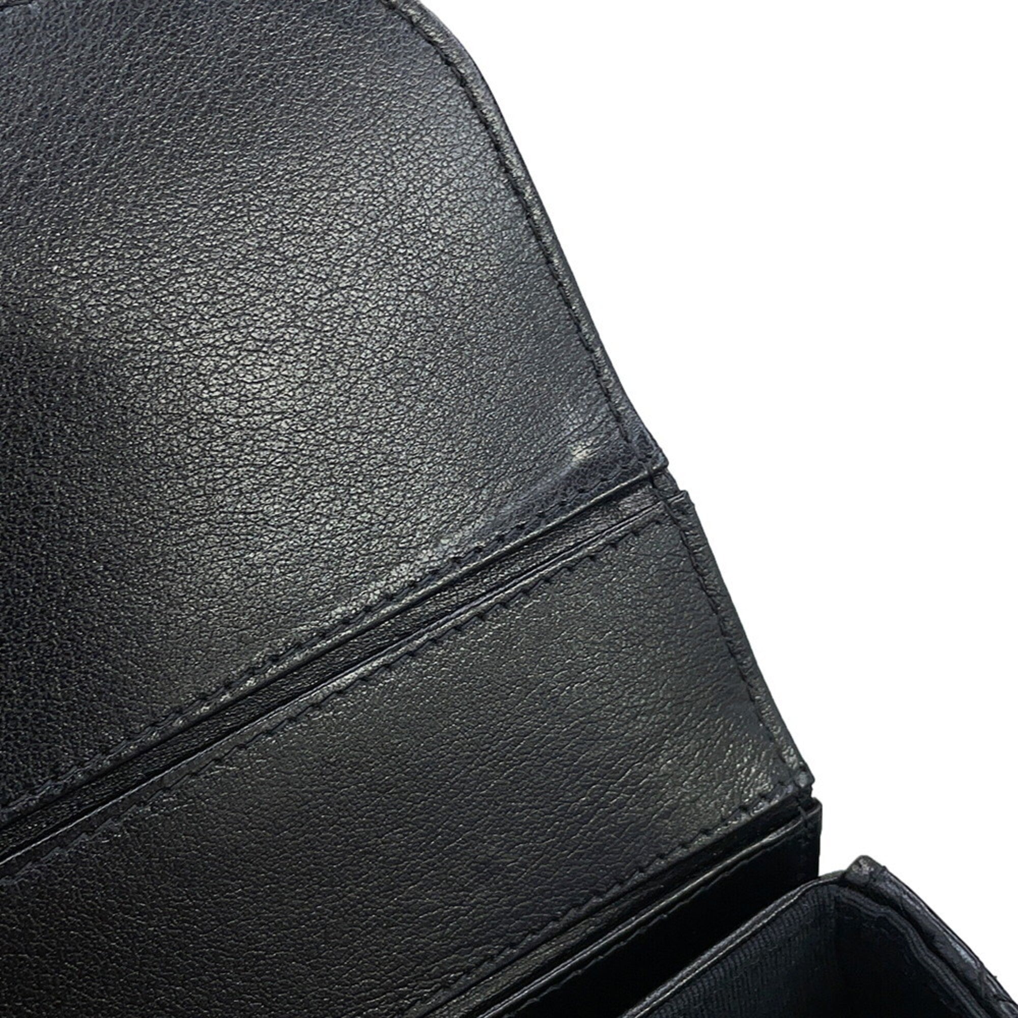 Chanel Black Leather Shoulder Bag (Pre-Owned)