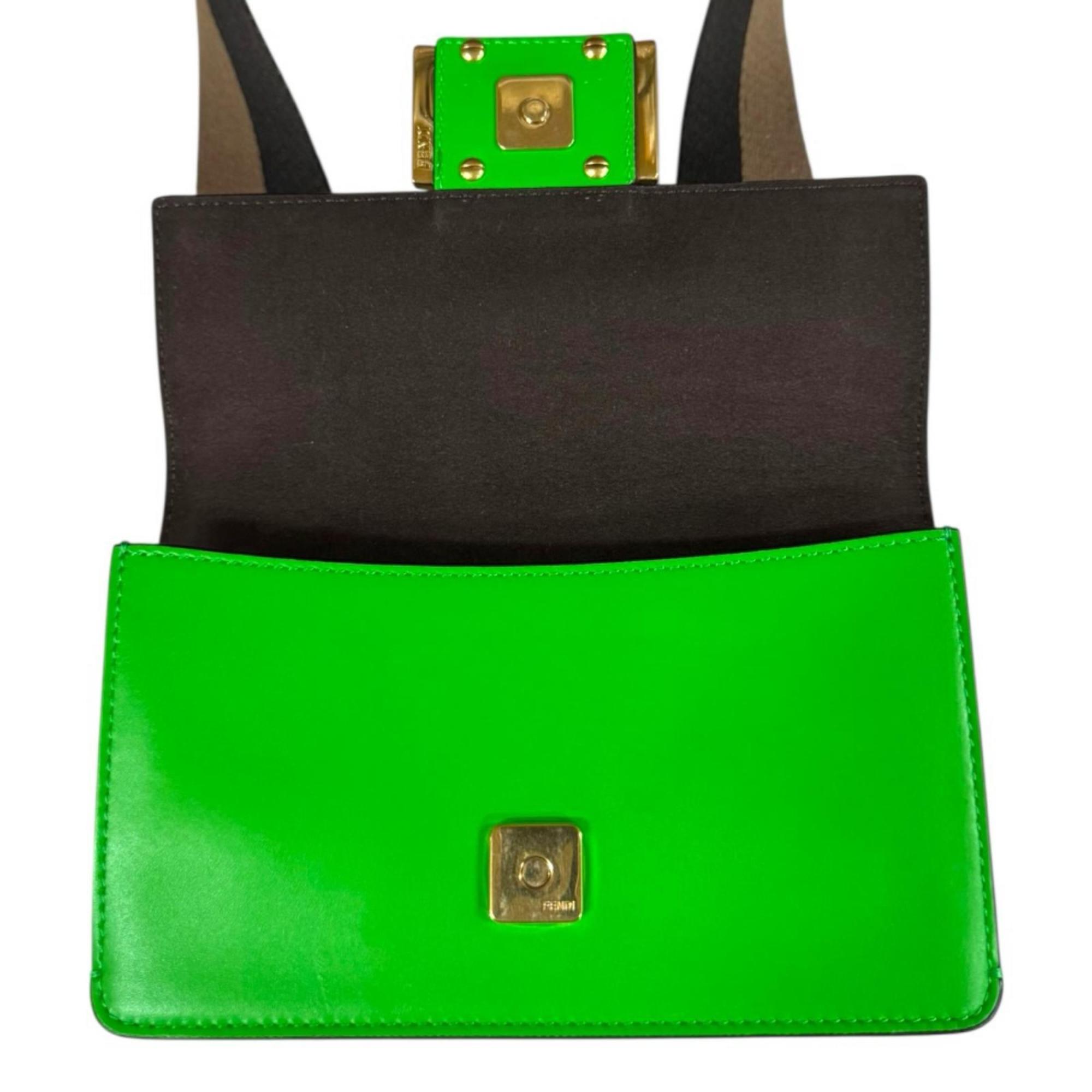 Fendi Baguette Green Leather Shoulder Bag (Pre-Owned)