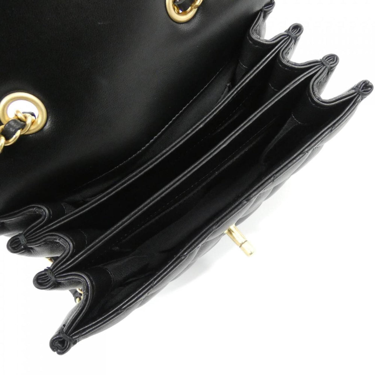 Chanel Black Leather Shoulder Bag (Pre-Owned)