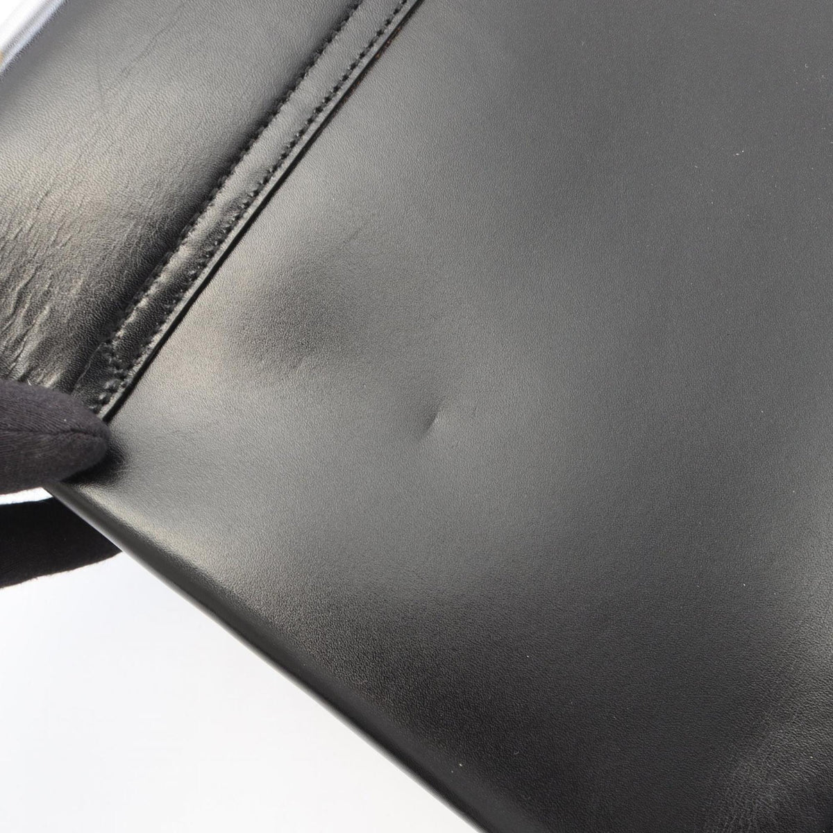 Salvatore Ferragamo Black Leather Handbag (Pre-Owned)