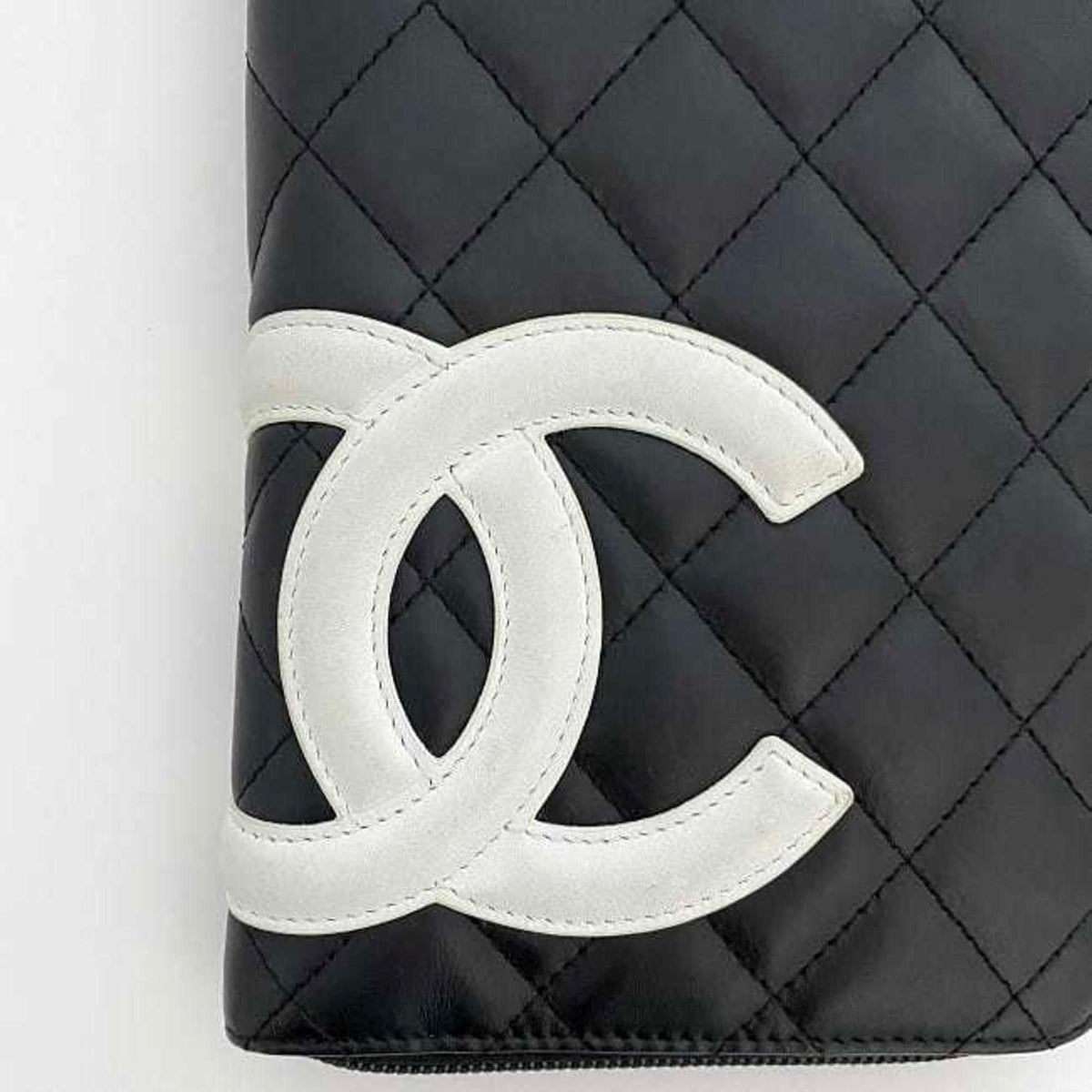 Chanel Black White Leather Long Wallet (Bi-Fold) (Pre-Owned)