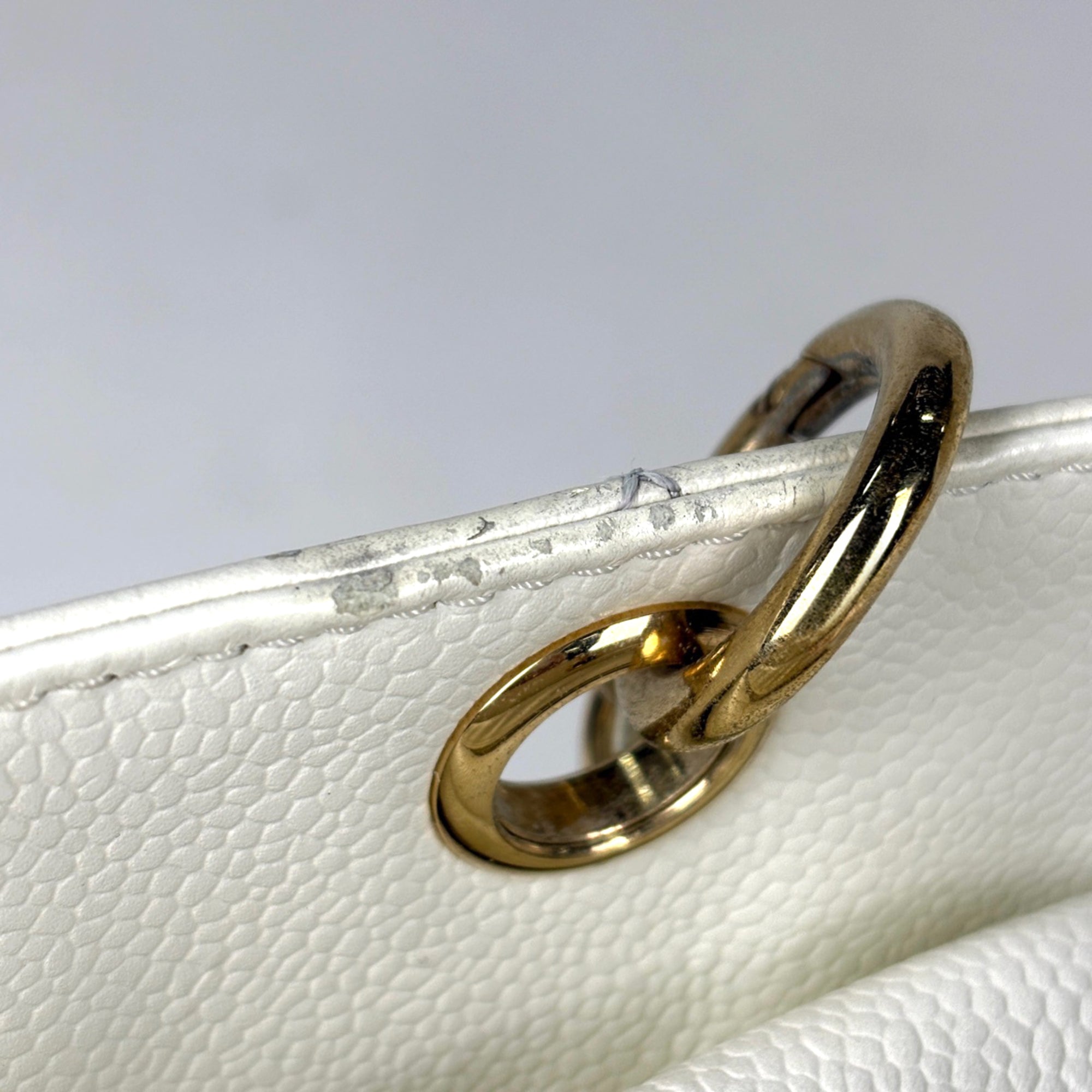 Chanel Matelasse White Grained Calfskin Shoulder Bag Tote Bag (Pre-Owned)