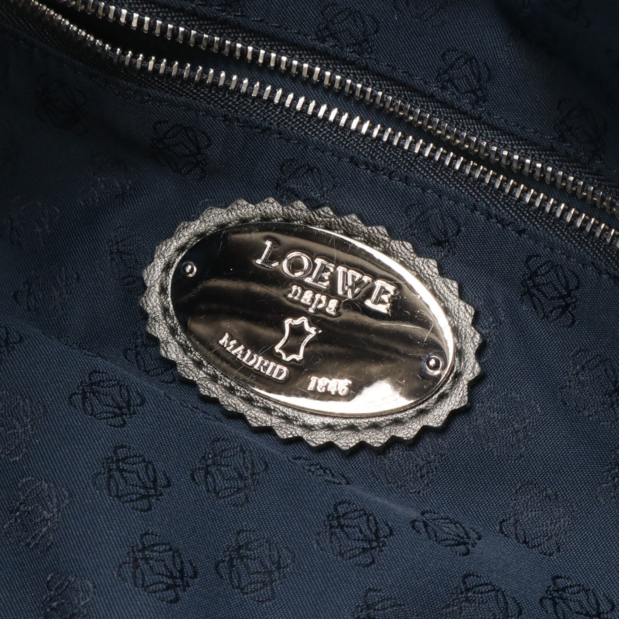 Loewe Metallic Silver Leather Handbag Shoulder Bag (Pre-Owned)