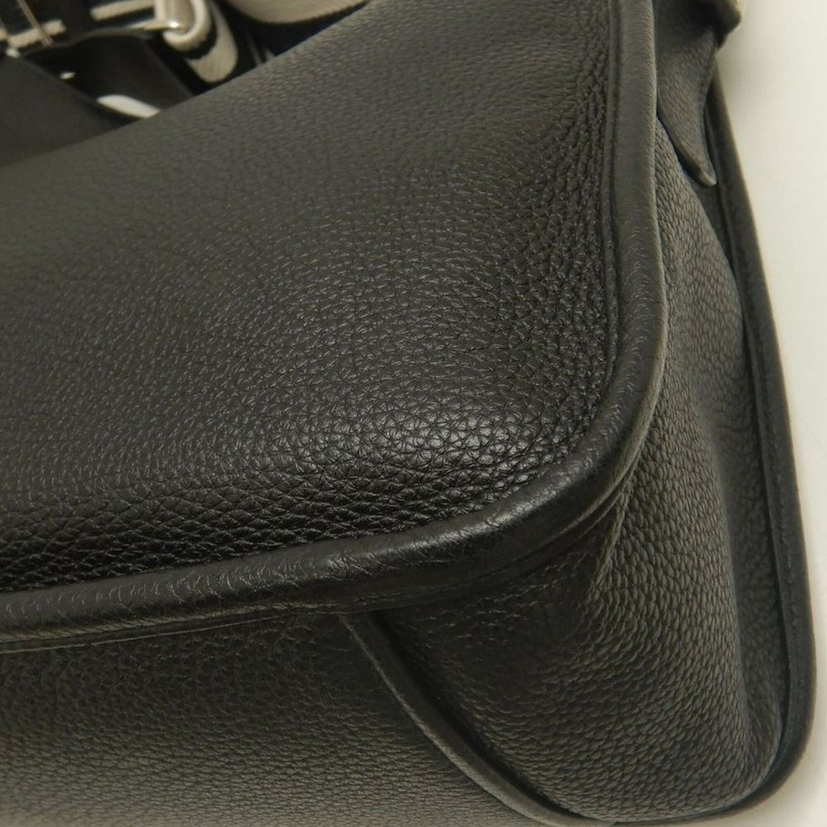 Prada Nero Leather Shoulder Bag (Pre-Owned)